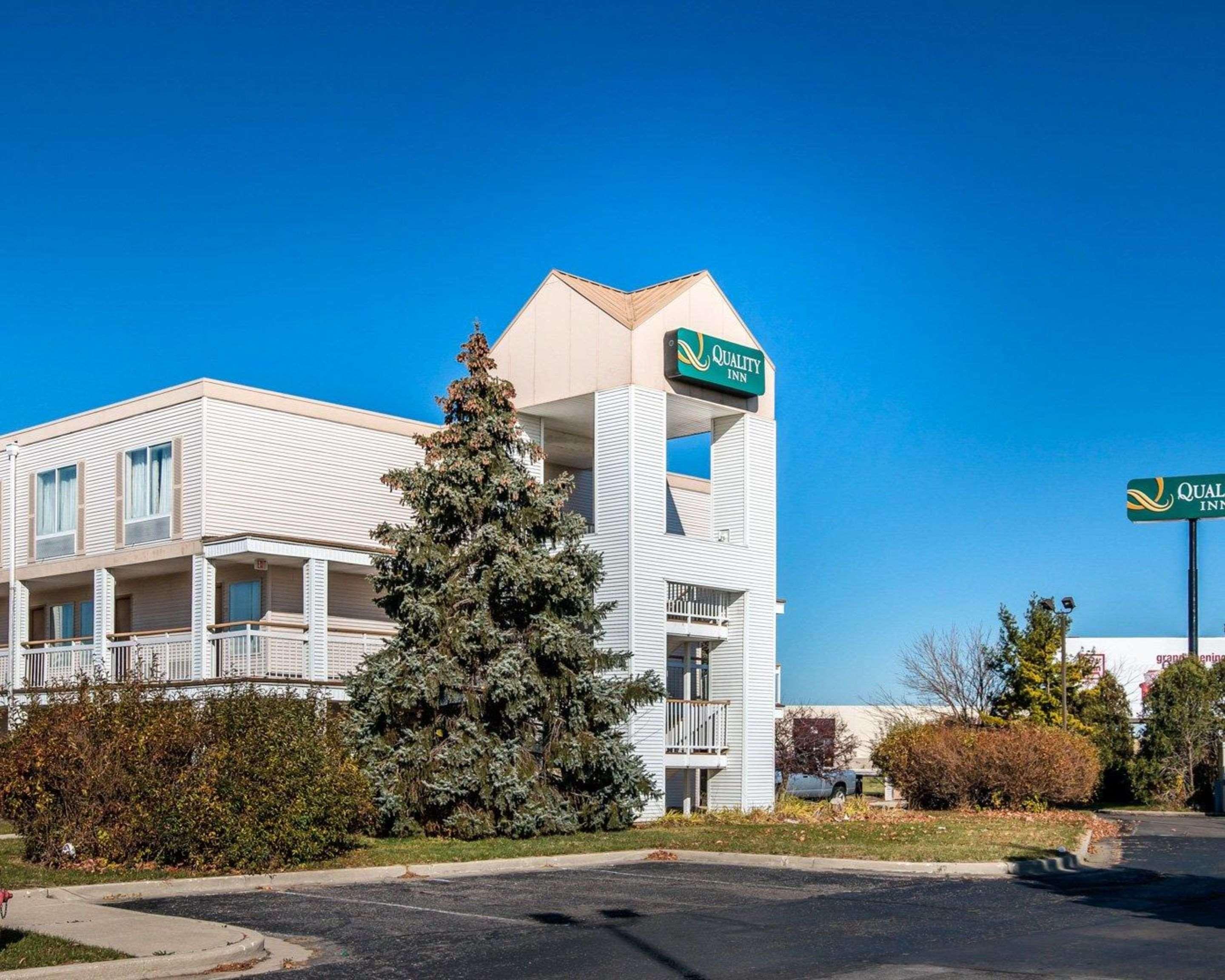 Vista Exterior Quality Inn Holland - Toledo