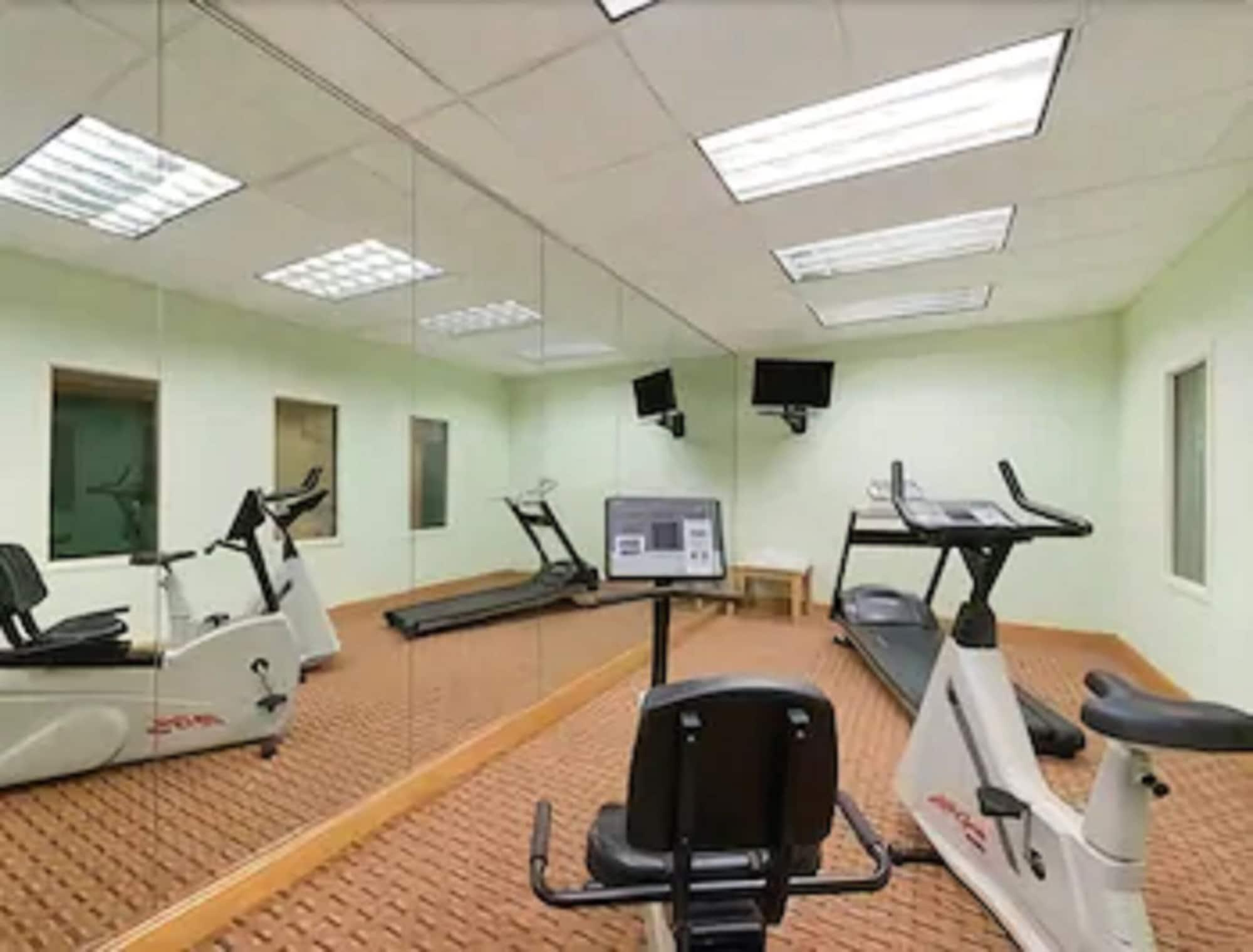 Gimnasio Baymont Inn & Suites by Wyndham Fort Myers I-75