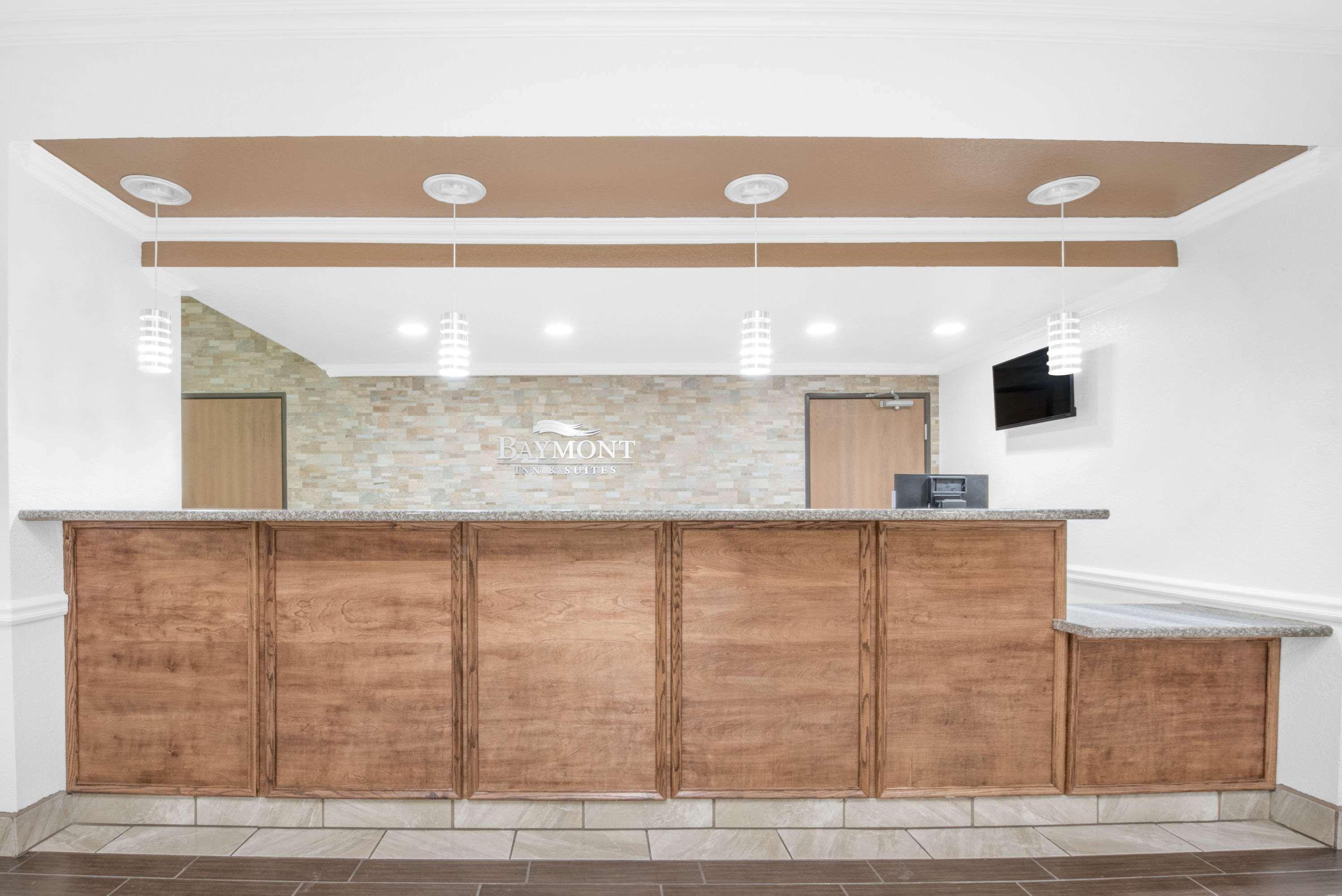 Vista Lobby Baymont by Wyndham Pearsall