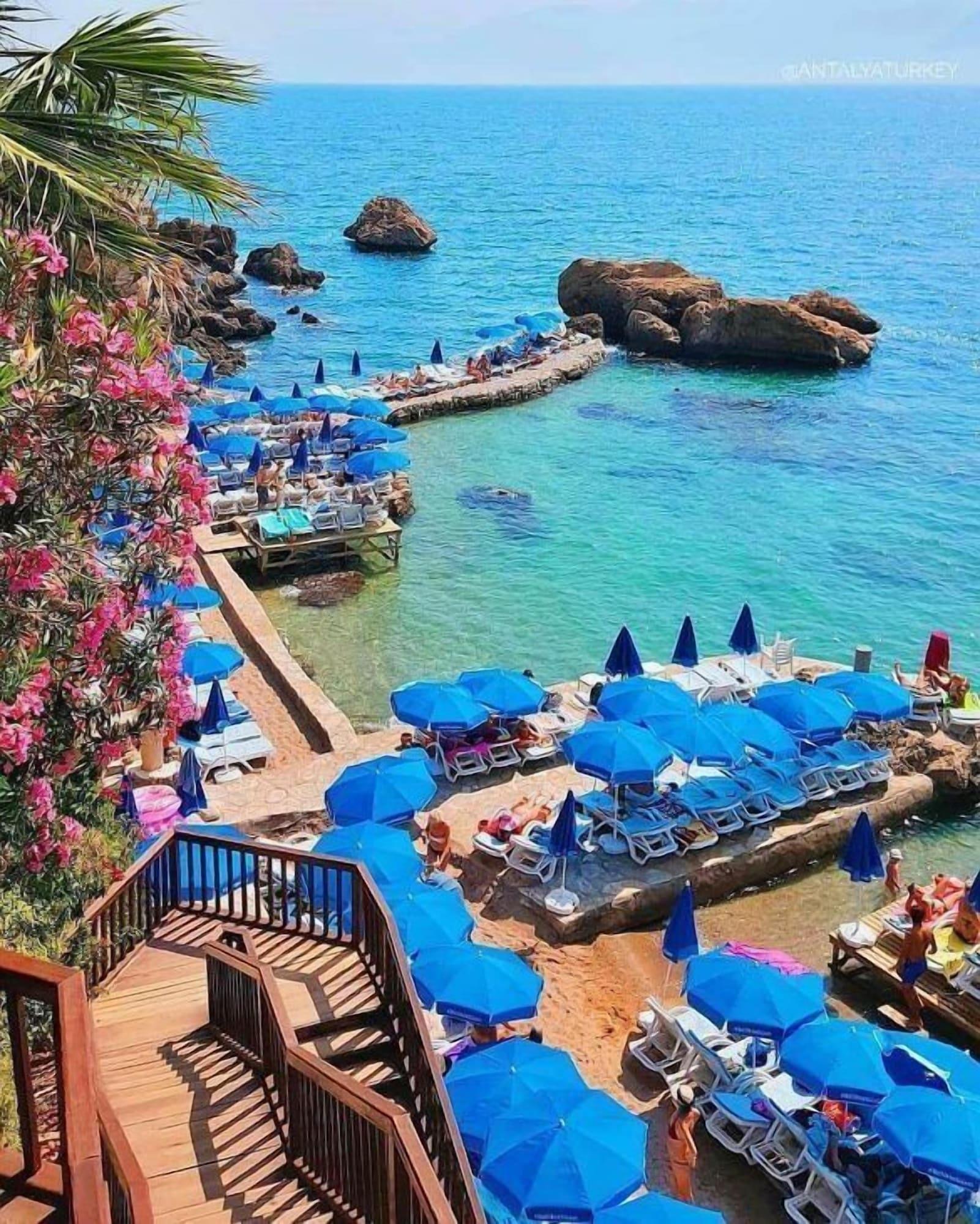 Vista Exterior Get Royal Suits Spa