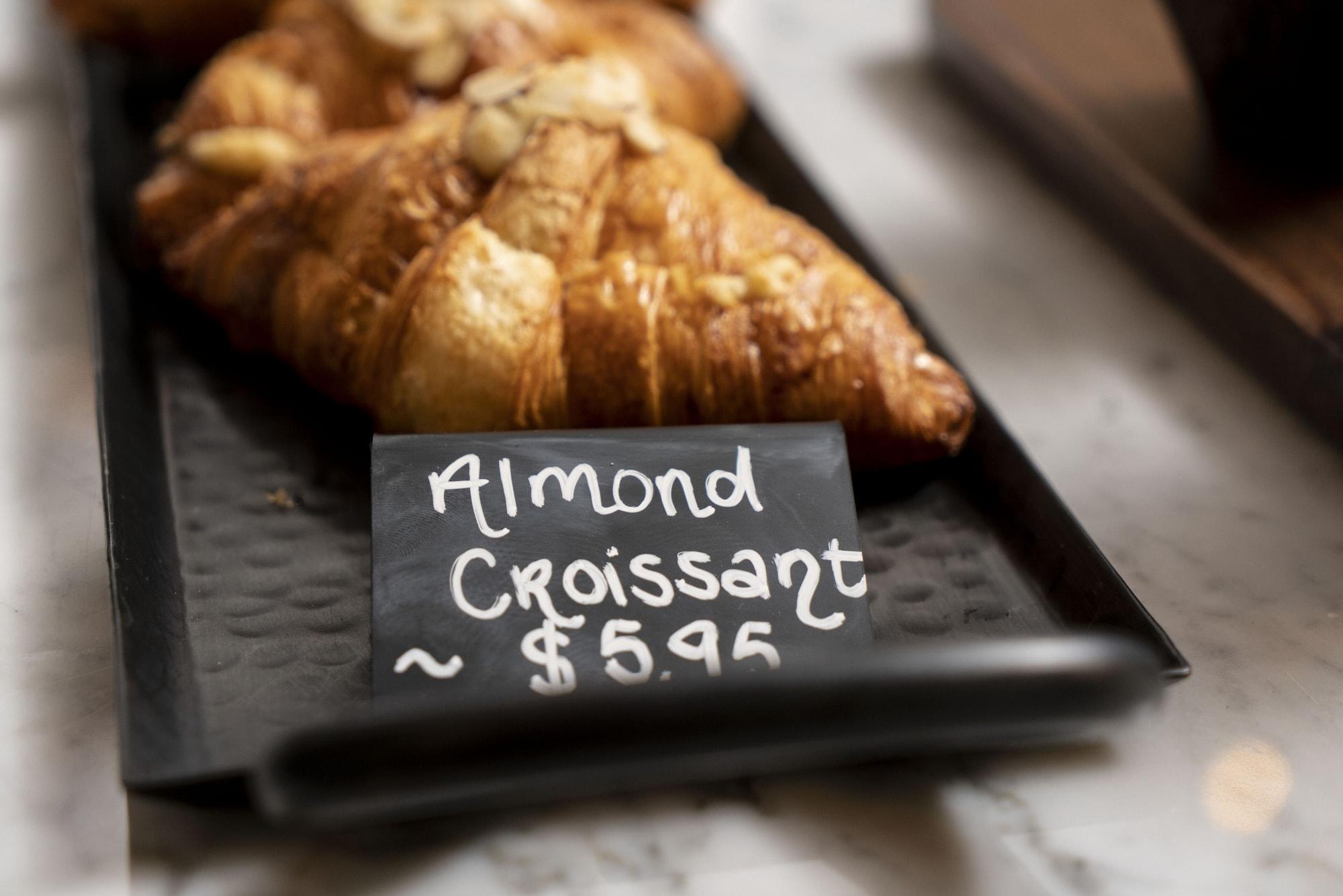 Restaurant Hotel Saint Clair- Magnificent Mile