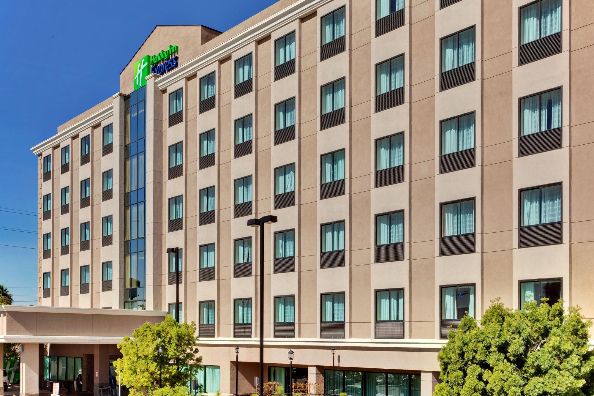 Exterior View Holiday Inn Express Los Angeles Airport