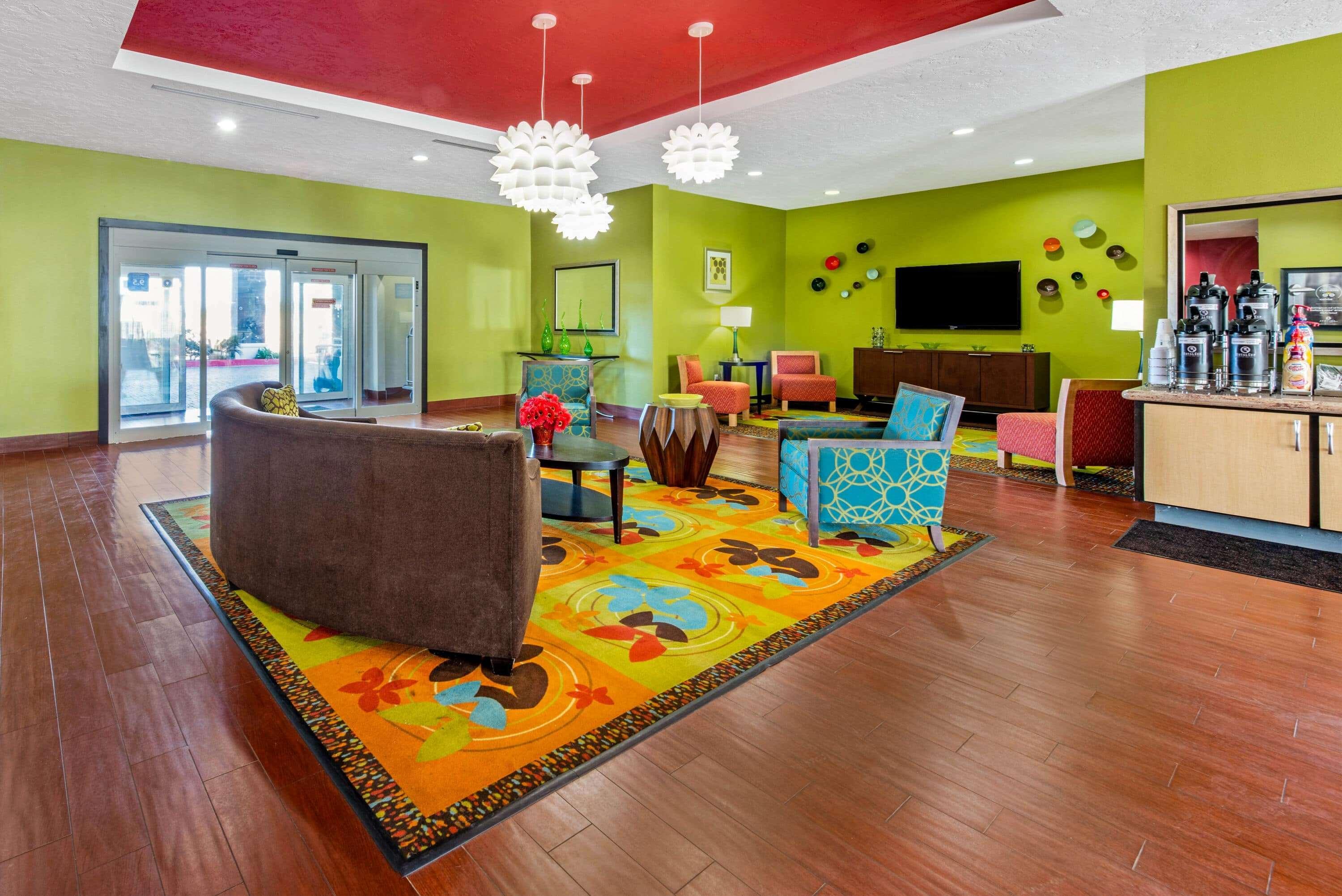 Vista Lobby La Quinta Inn & Suites by Wyndham Leesville Ft. Polk