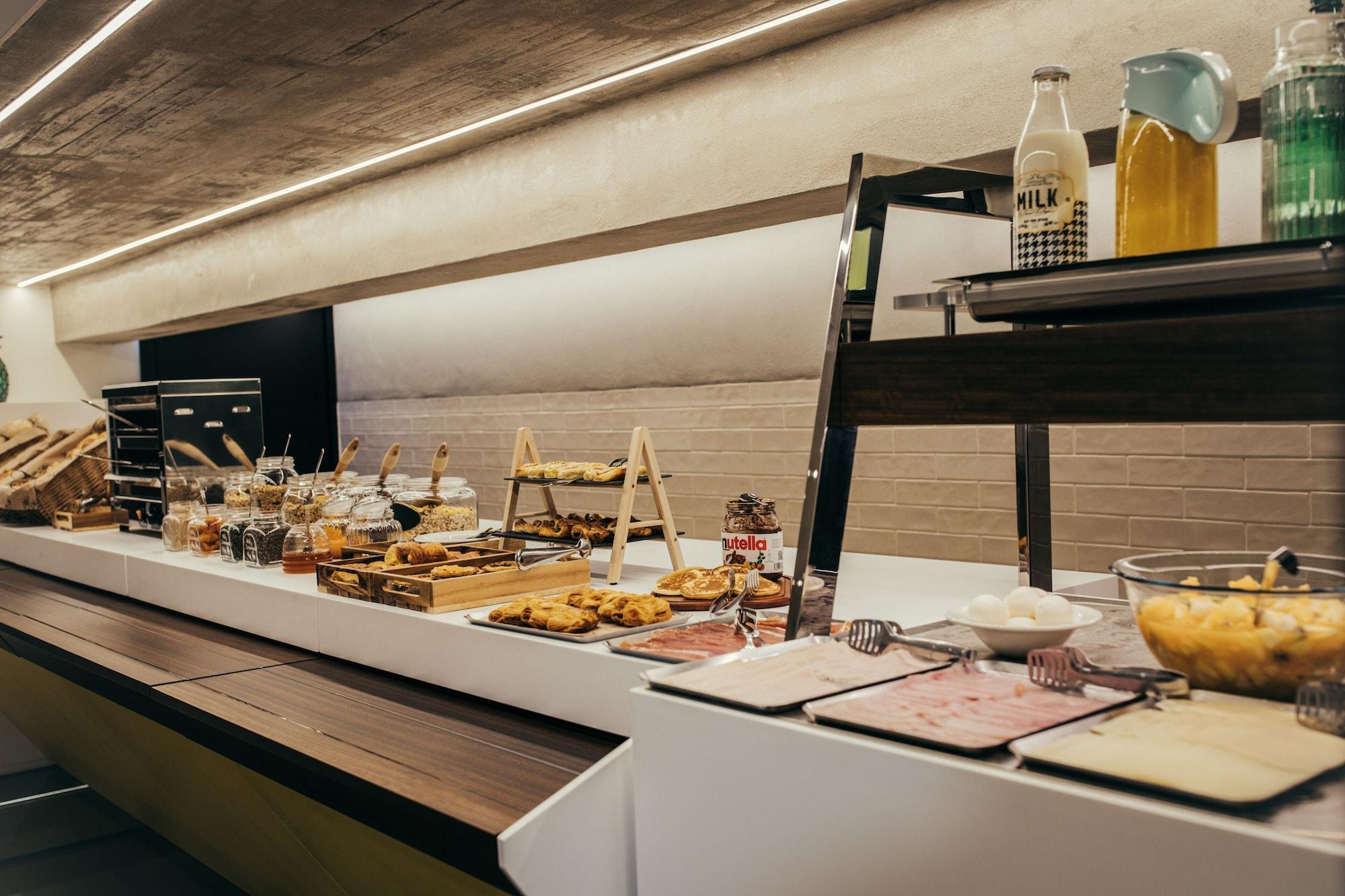 Restaurant Ibis Styles Chaves
