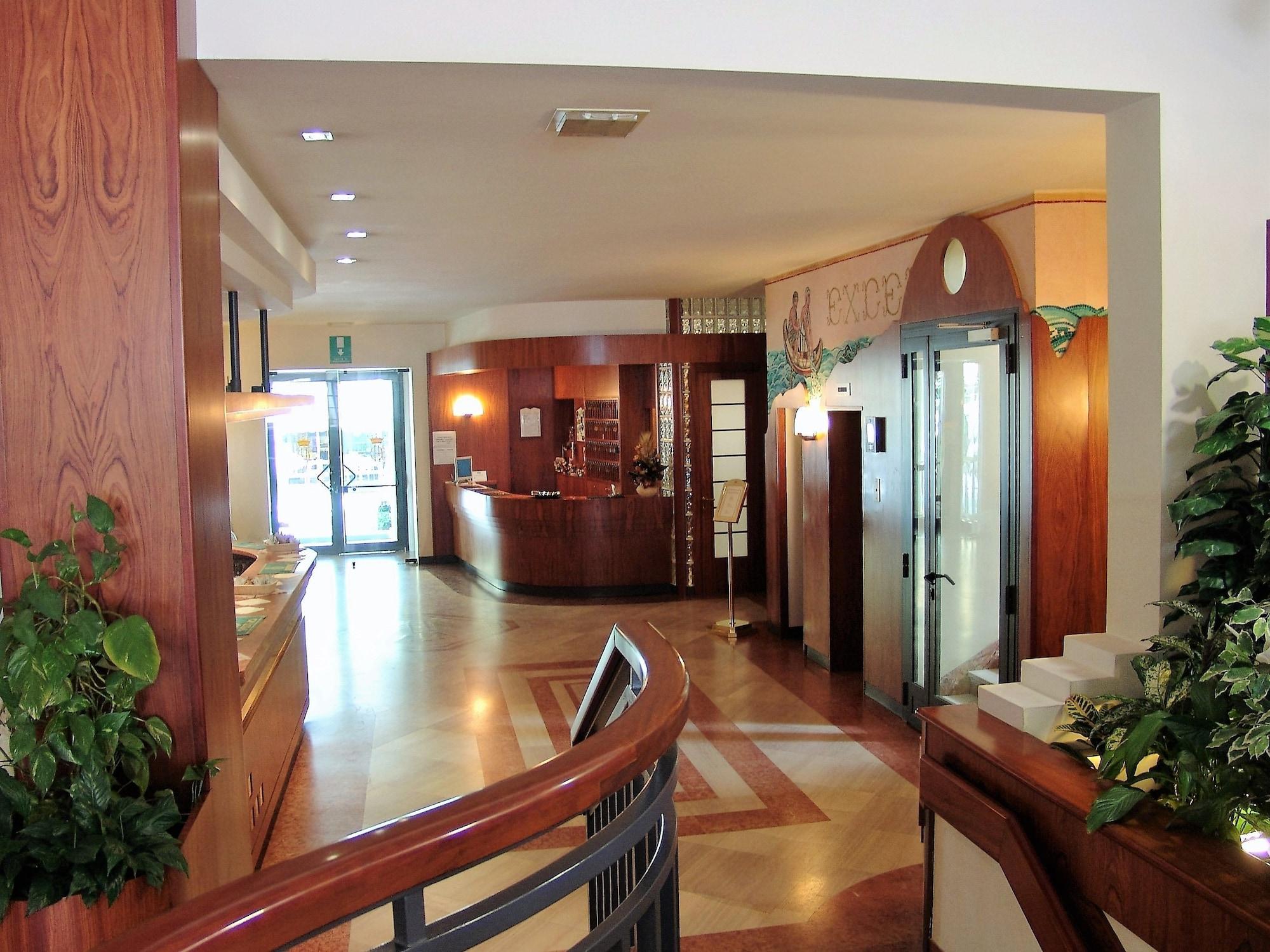 Vista Lobby Hotel Excelsior