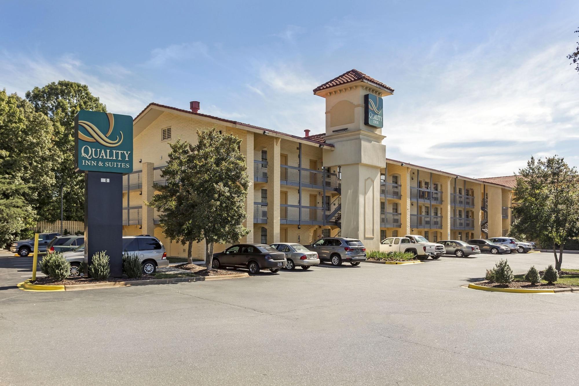 Vista Exterior Quality Inn & Suites Airport