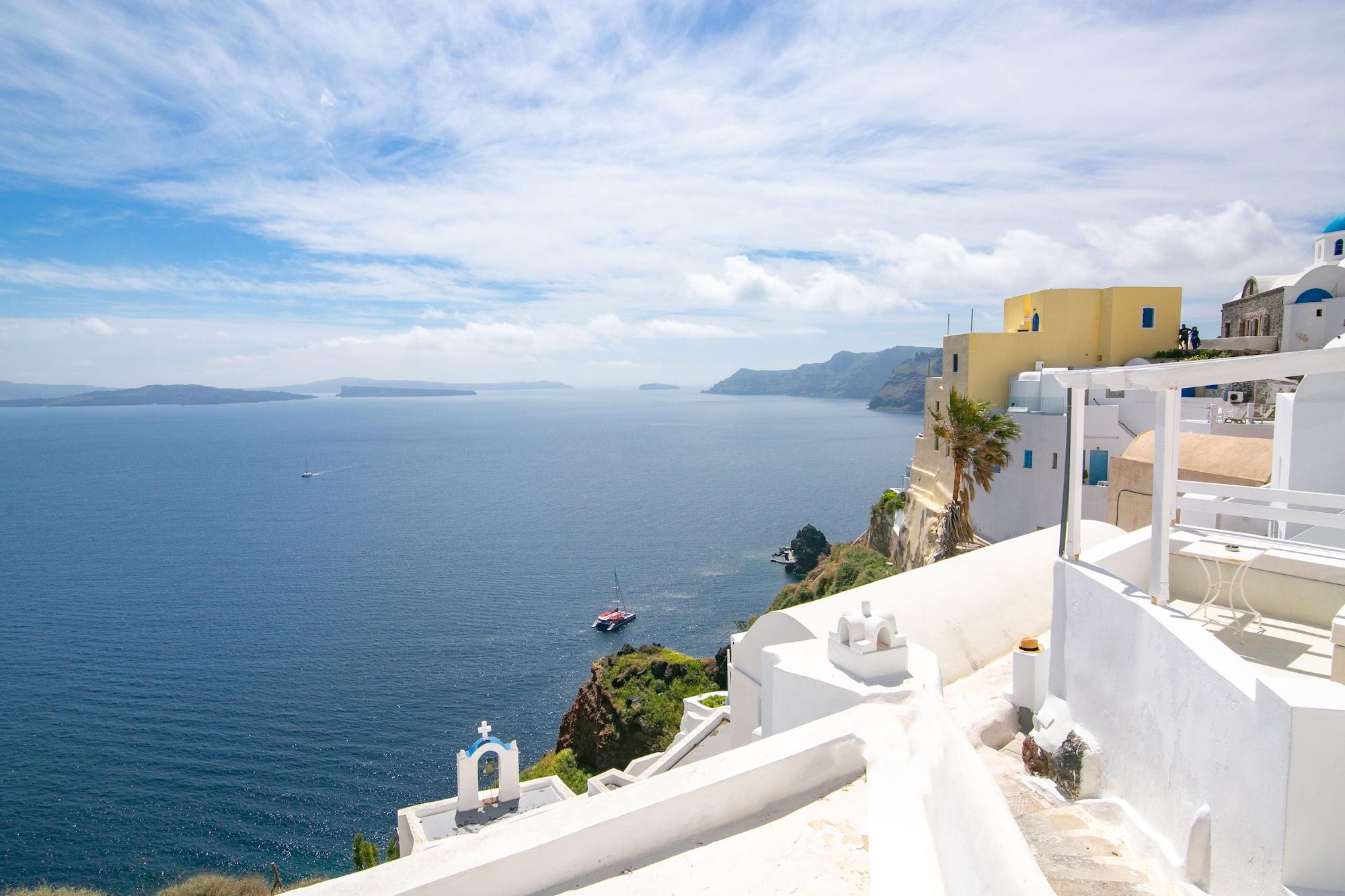 Vista Exterior White Cave House