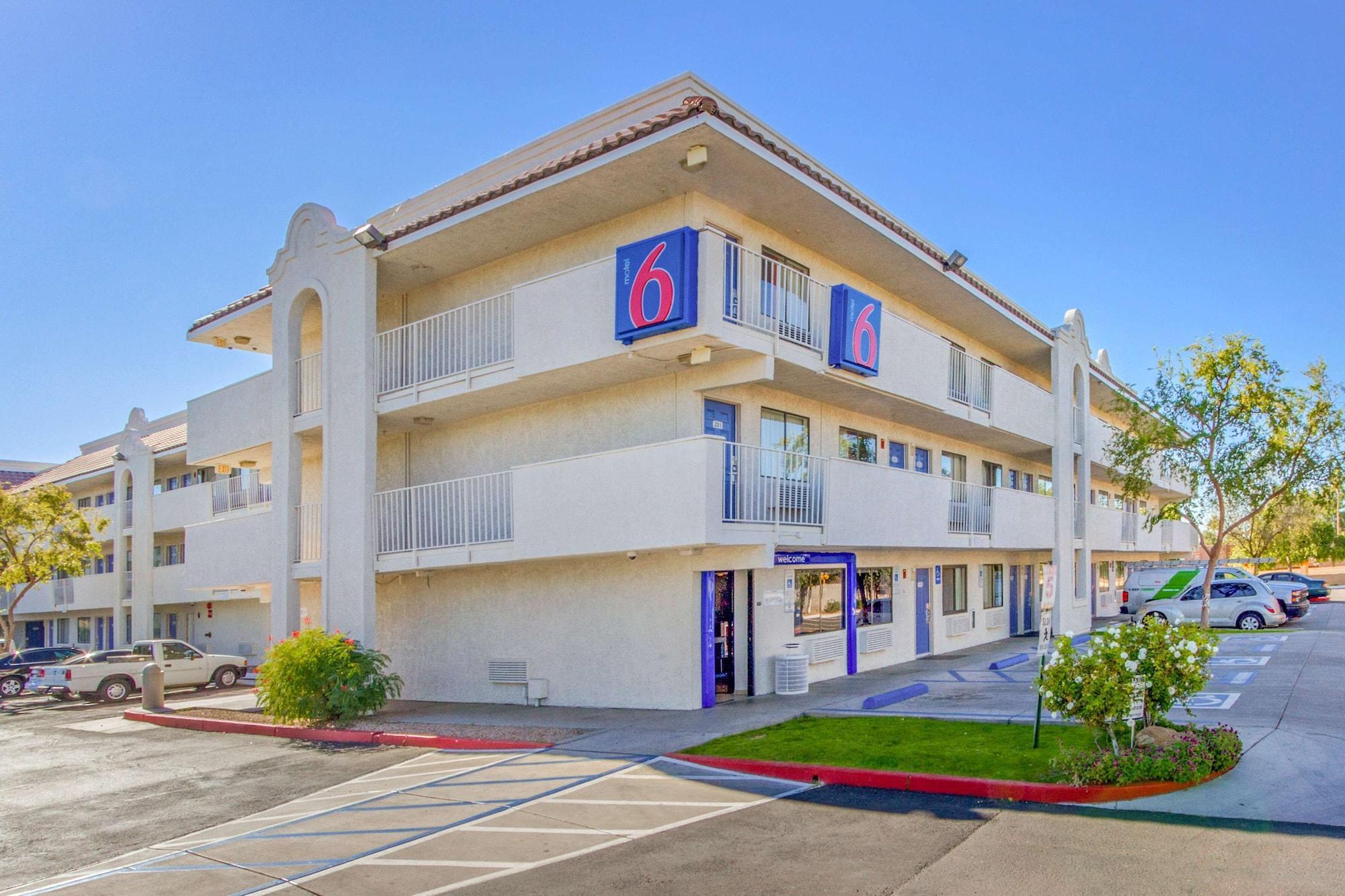 Varios Motel 6 Phoenix, AZ - West