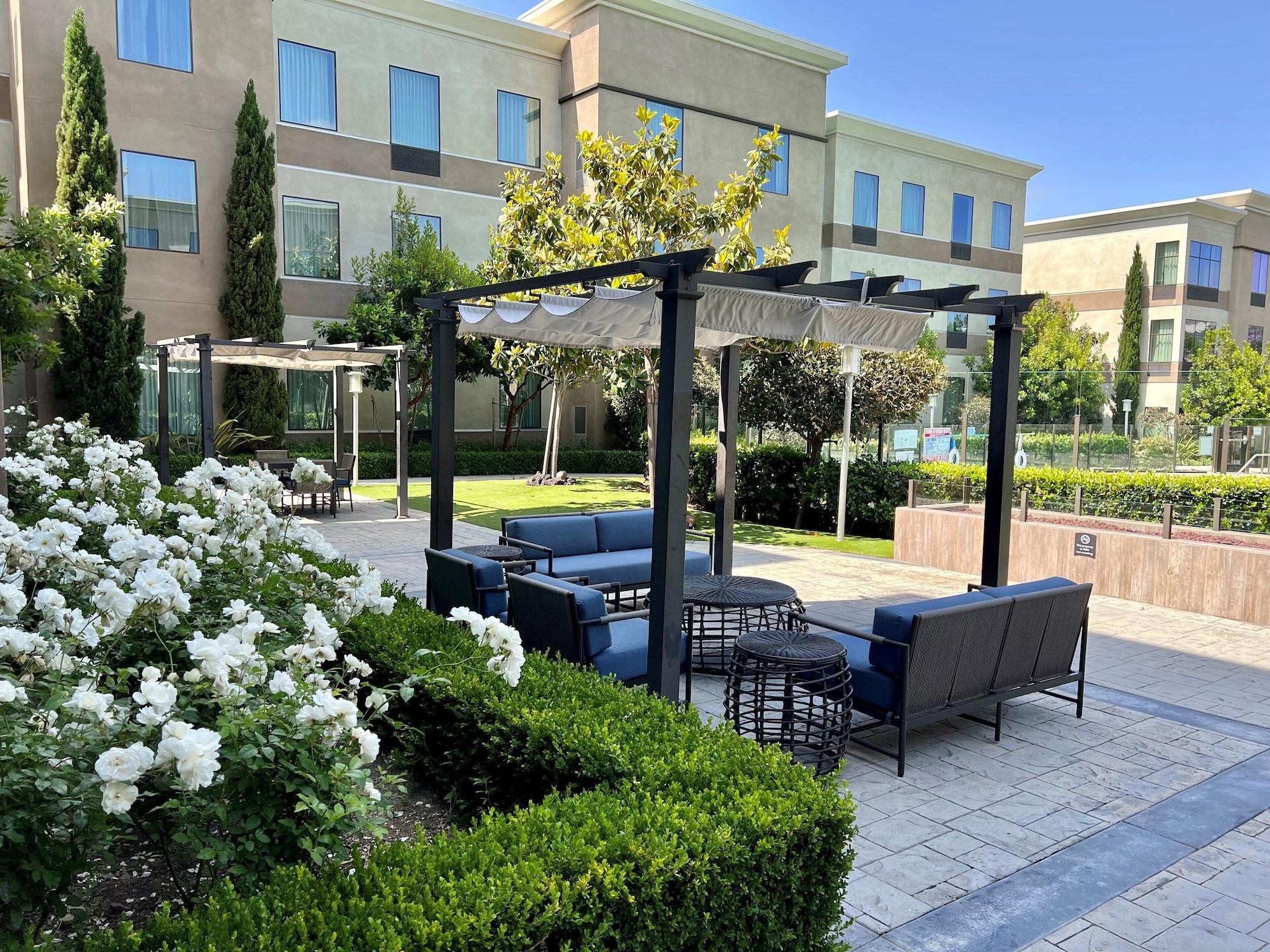 Vista Exterior Staybridge Suites Carlsbad by IHG