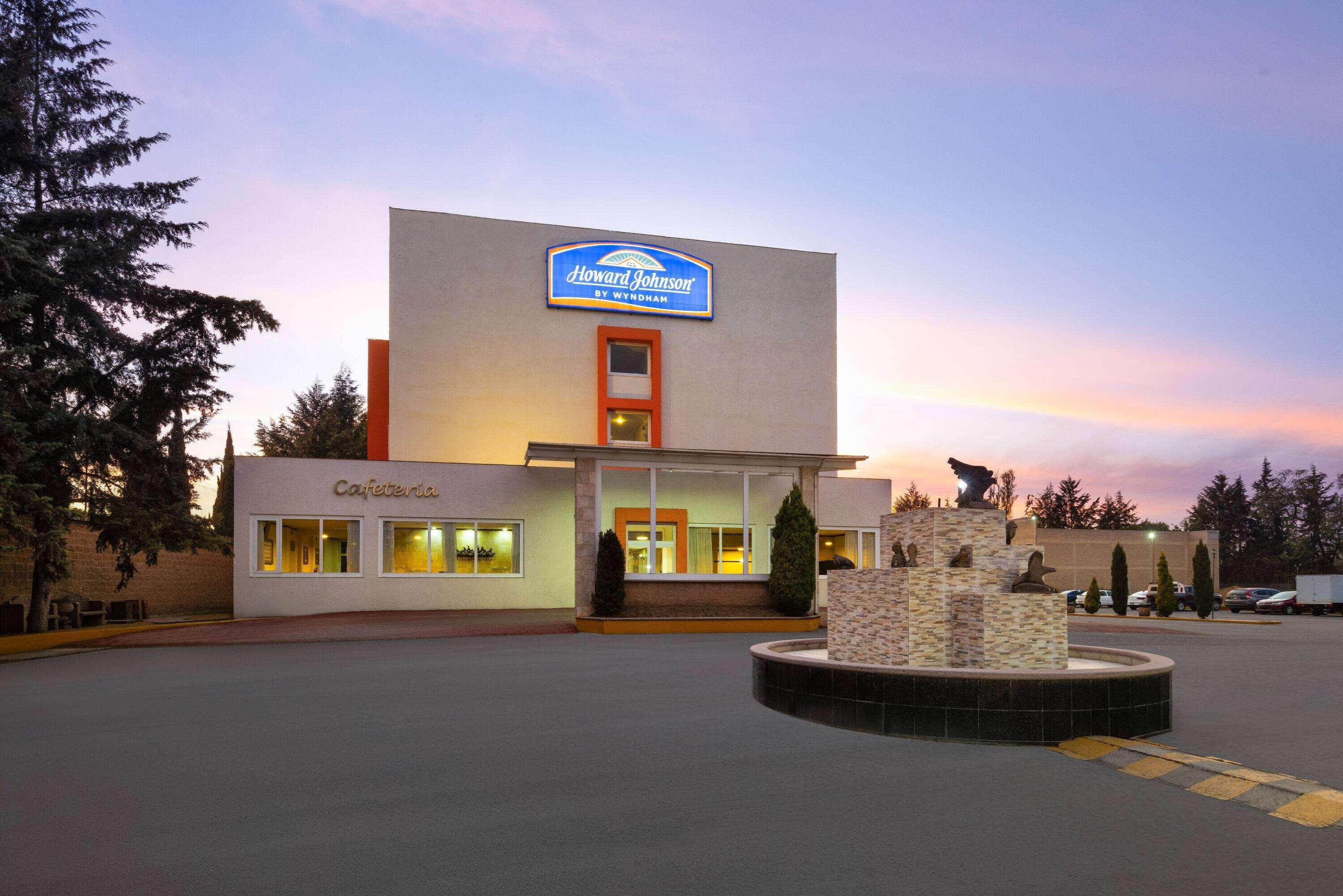 Vista Exterior Howard Johnson by Wyndham Toluca