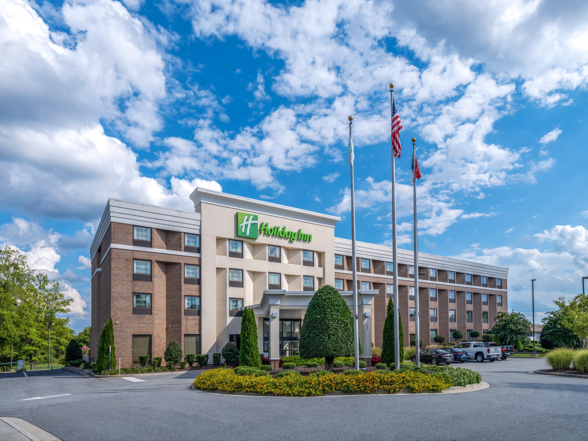 Vista Exterior Holiday Inn Greensboro Coliseum by IHG