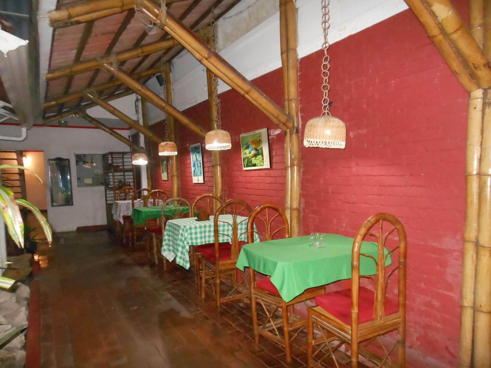 Restaurant Ara Macao Inn
