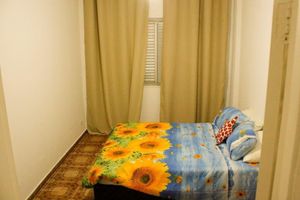 Alquiler Vacacional - Canto do Forte apartment 50 meters from the beach 2 bedrooms, living room, balcony, kitchen.