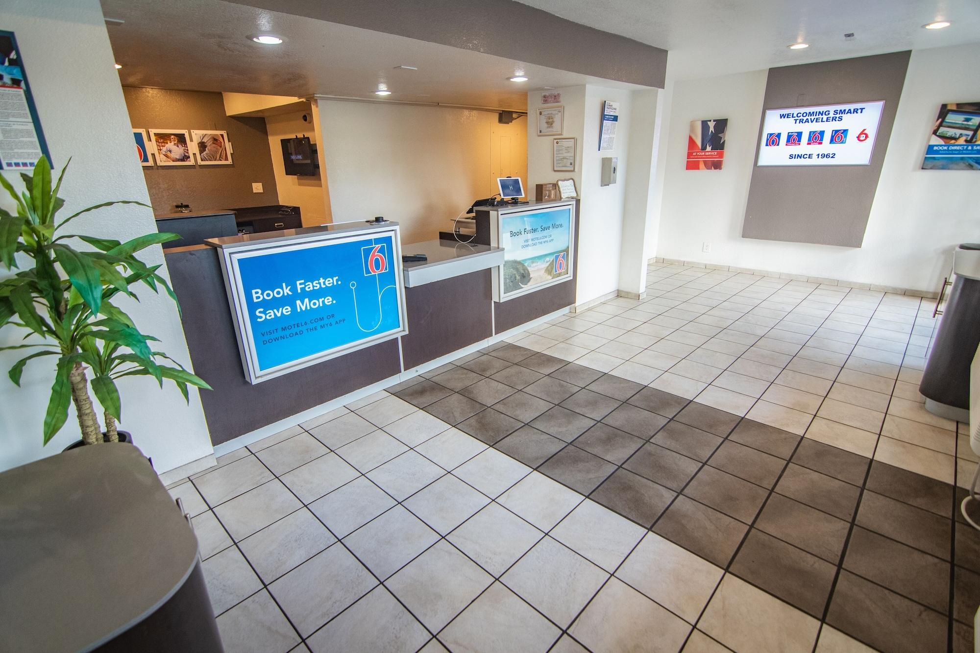 Vista Lobby Motel 6 Kissimmee, FL - Orlando