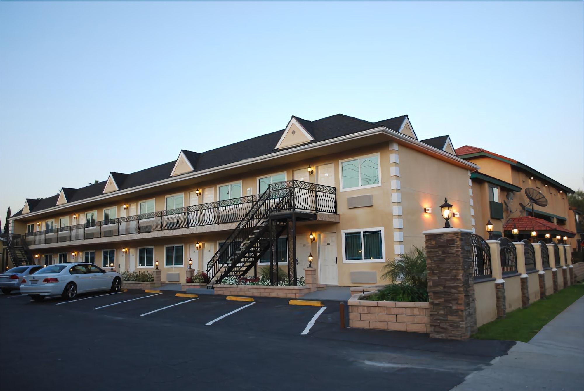Vista Exterior Walnut Inn & Suites West Covina