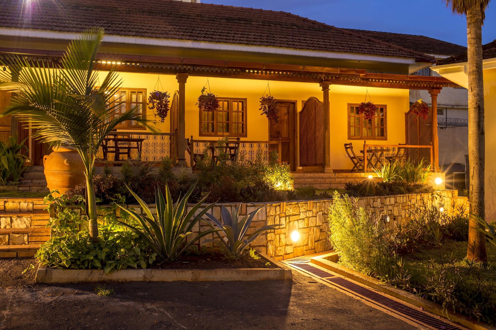 Vista Exterior Villa Kololo Guest House