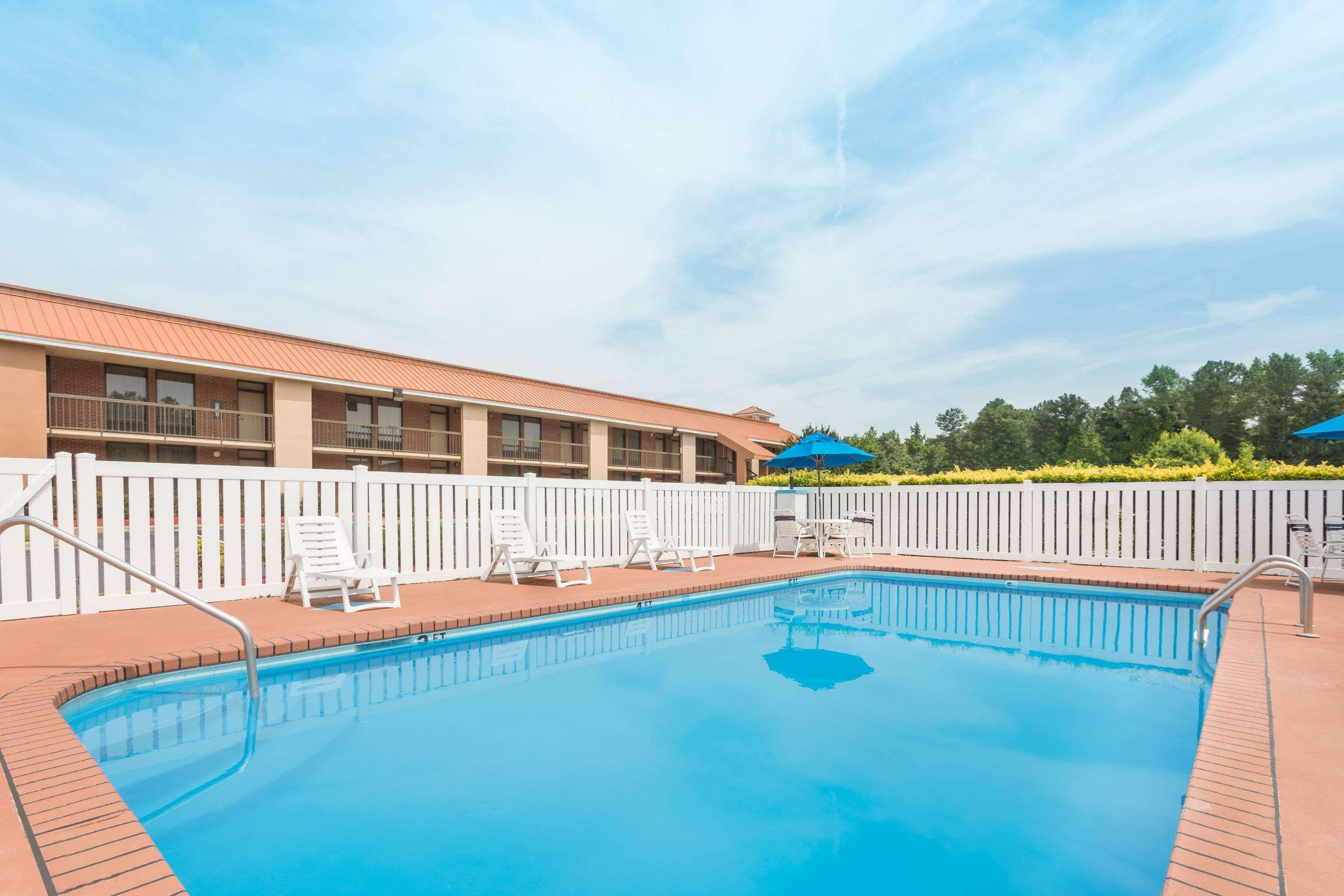 Vista Piscina Baymont By Wyndham Rocky Mount I-95