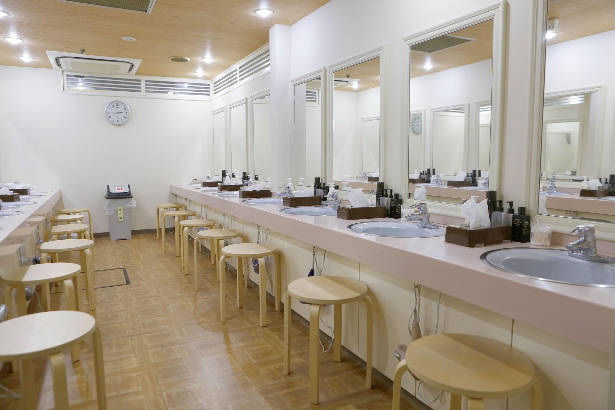 Spa Shinjuku Kuyakusho-mae Capsule Hotel