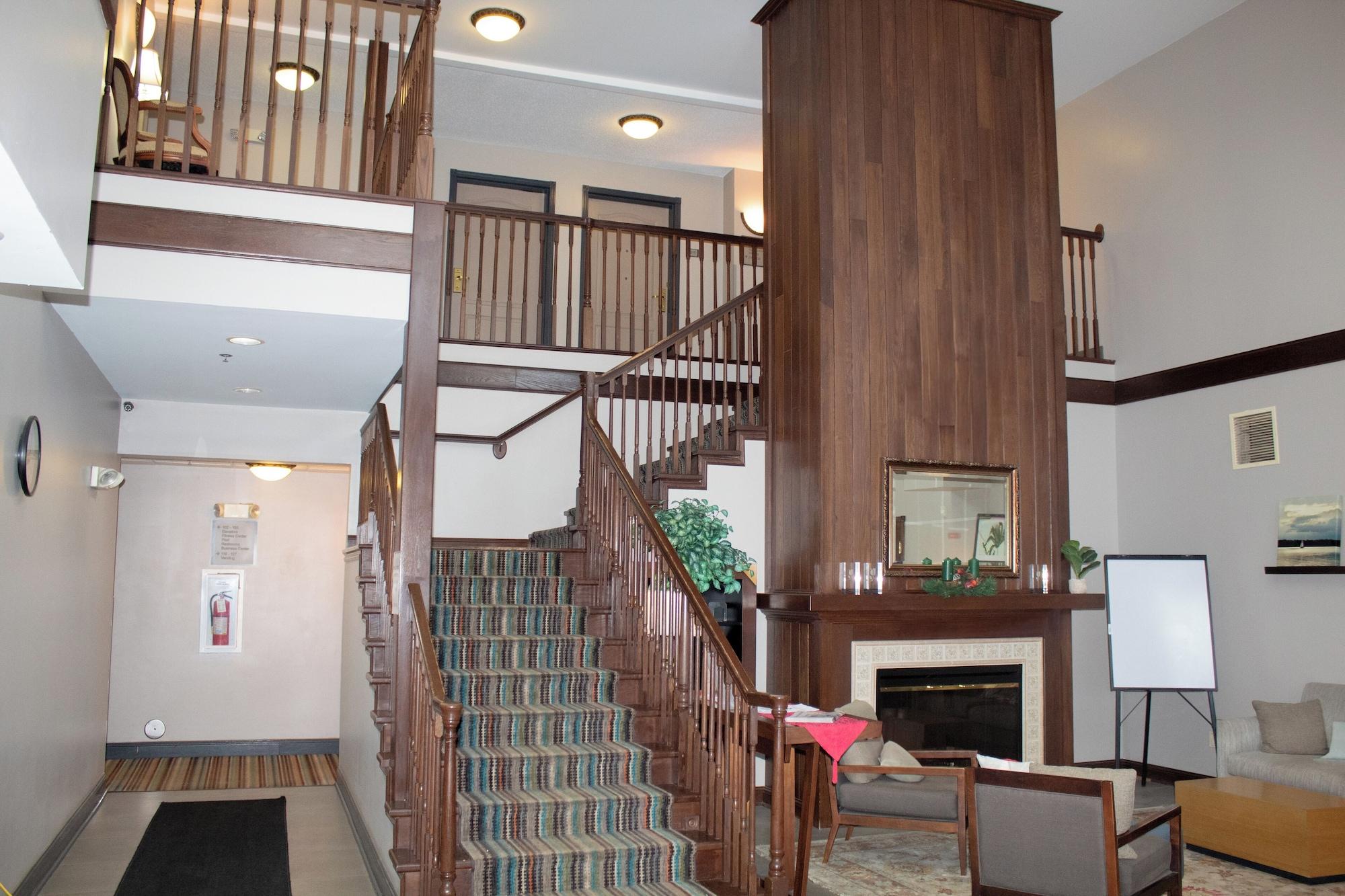 Vista Lobby Country Inn & Suites by Radisson, Big Rapids, MI