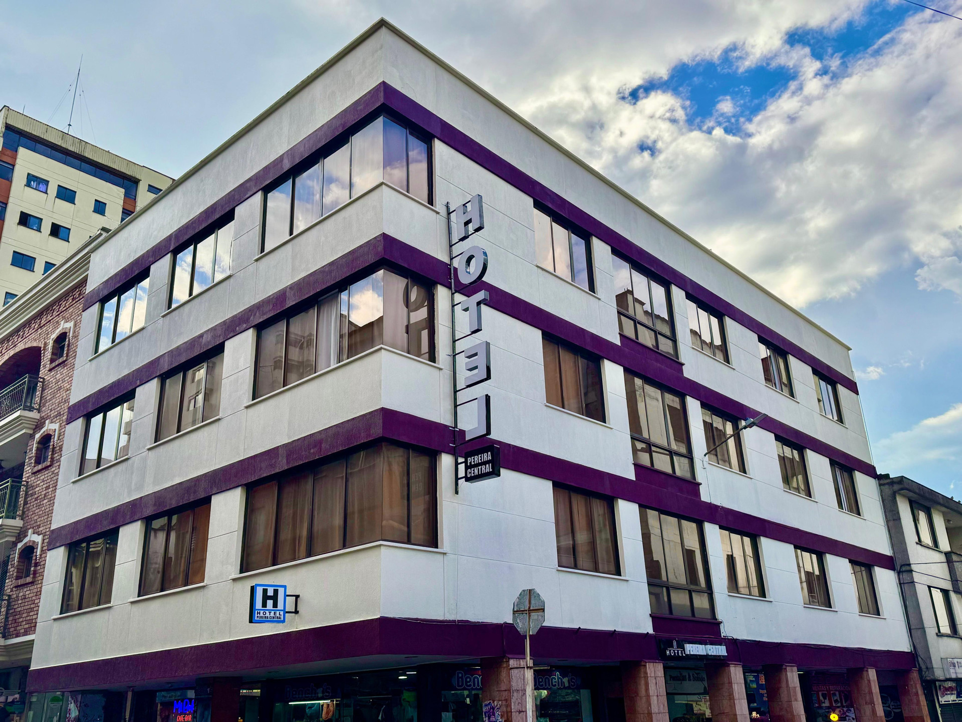 Vista Exterior Hotel Pereira Central