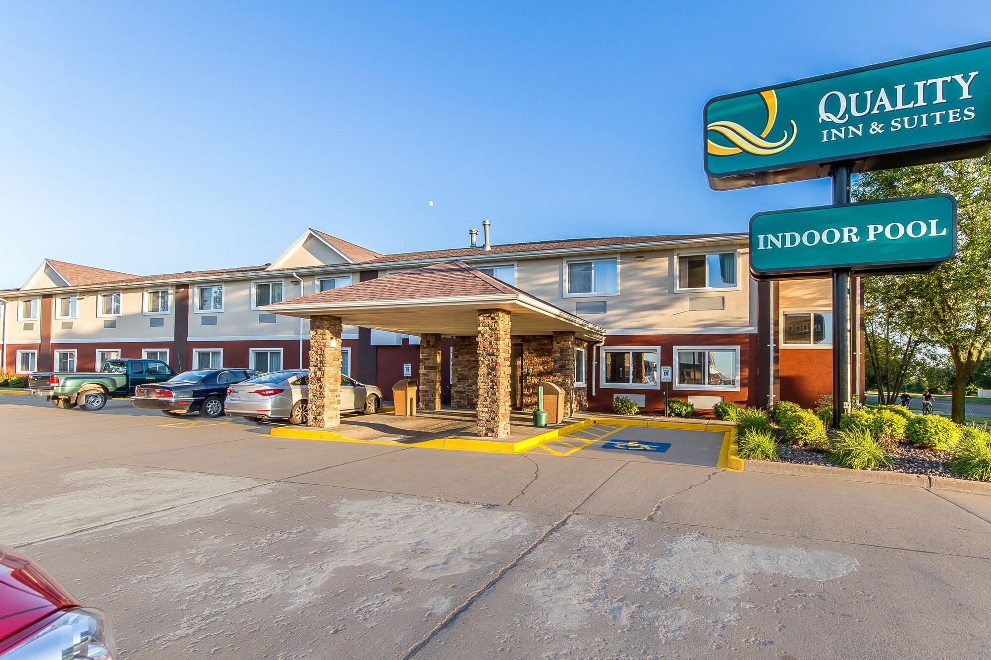 Vista Exterior Quality Inn & Suites