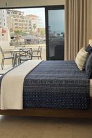 Renta temporal - ALL NEW remodeled condo! Ocean Front on Beach 2 Bd 2 Ba Upper Level