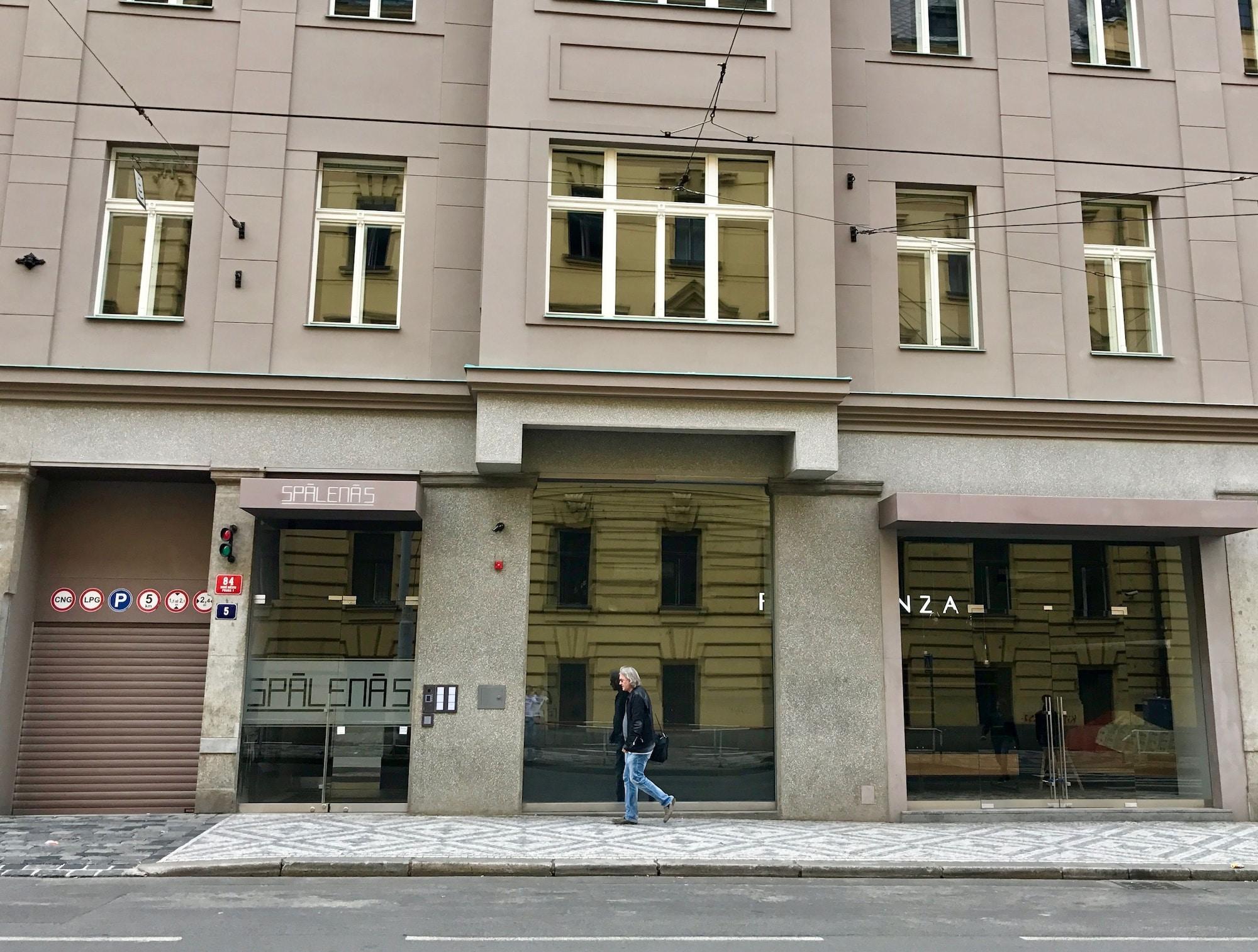 Vista Lobby Art Suites Spalena