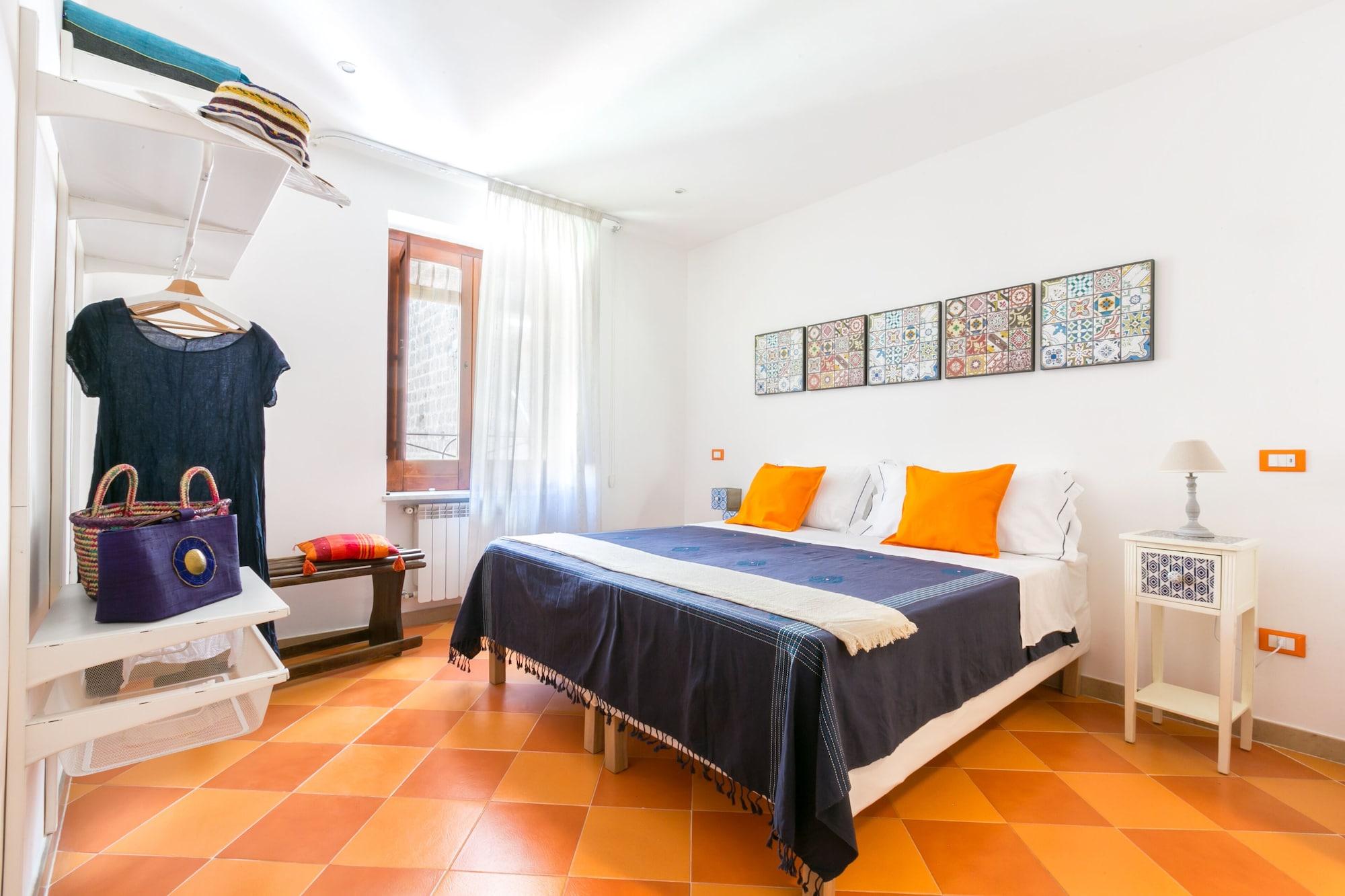 Varios Lovely apt in Sorrento Old town Close to the Beach