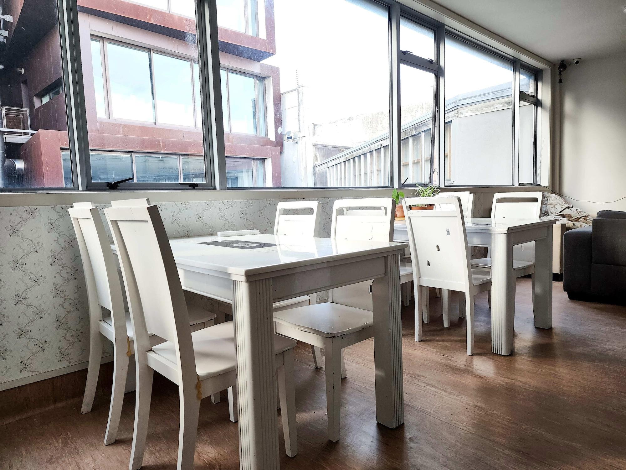 Restaurant Newton Lodge Auckland - Hostel