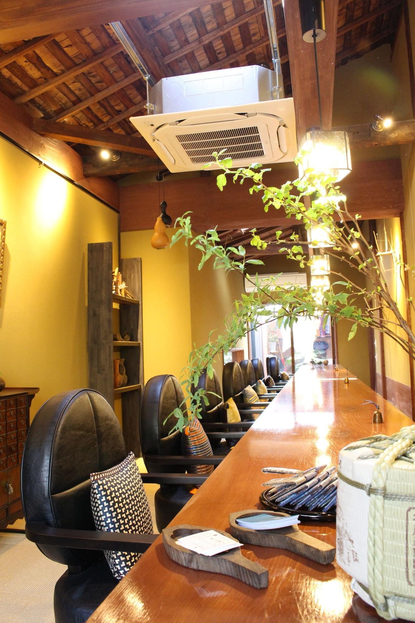 Bar/Salón Tanoya