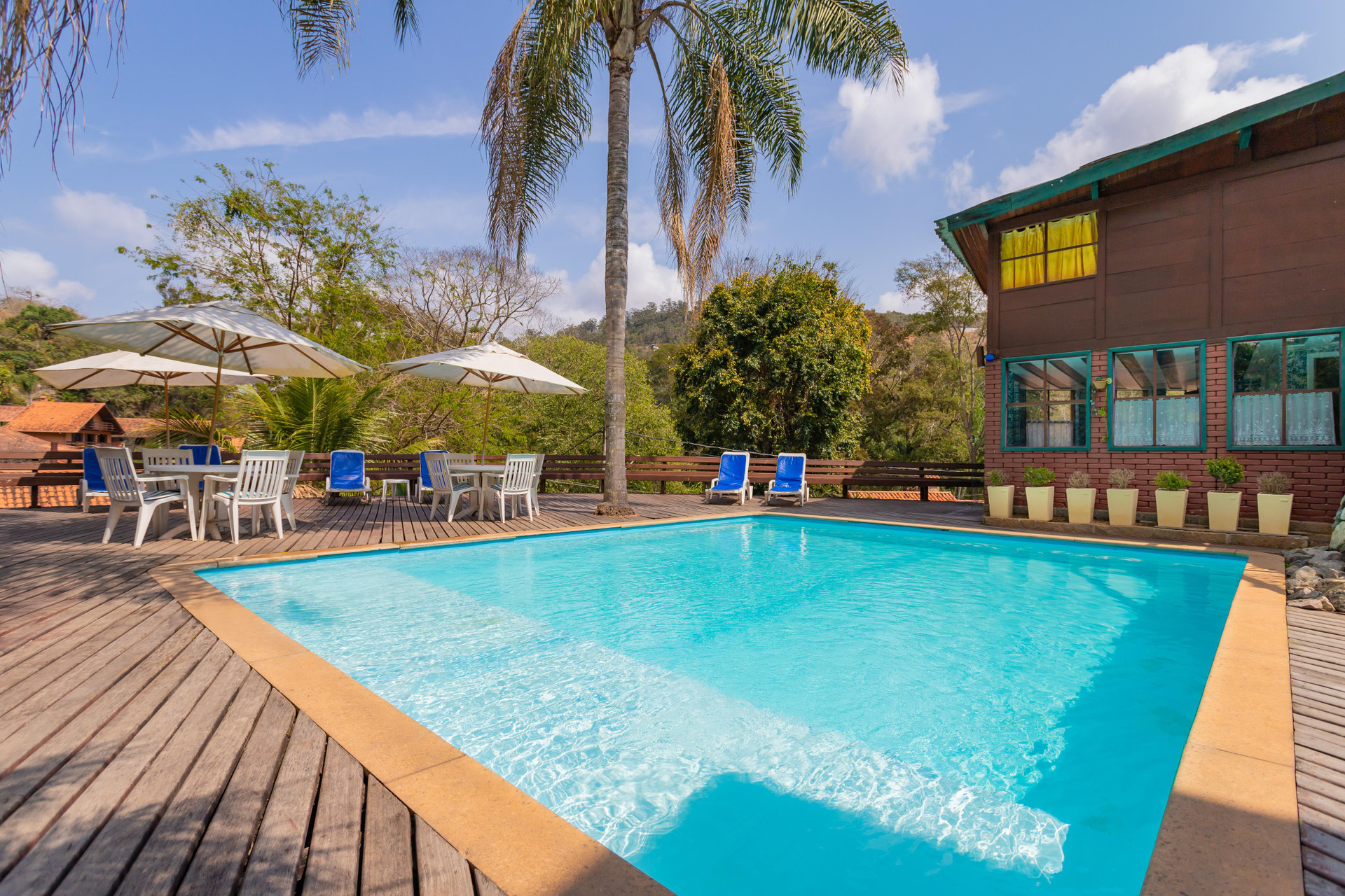 Vista Piscina Wood House