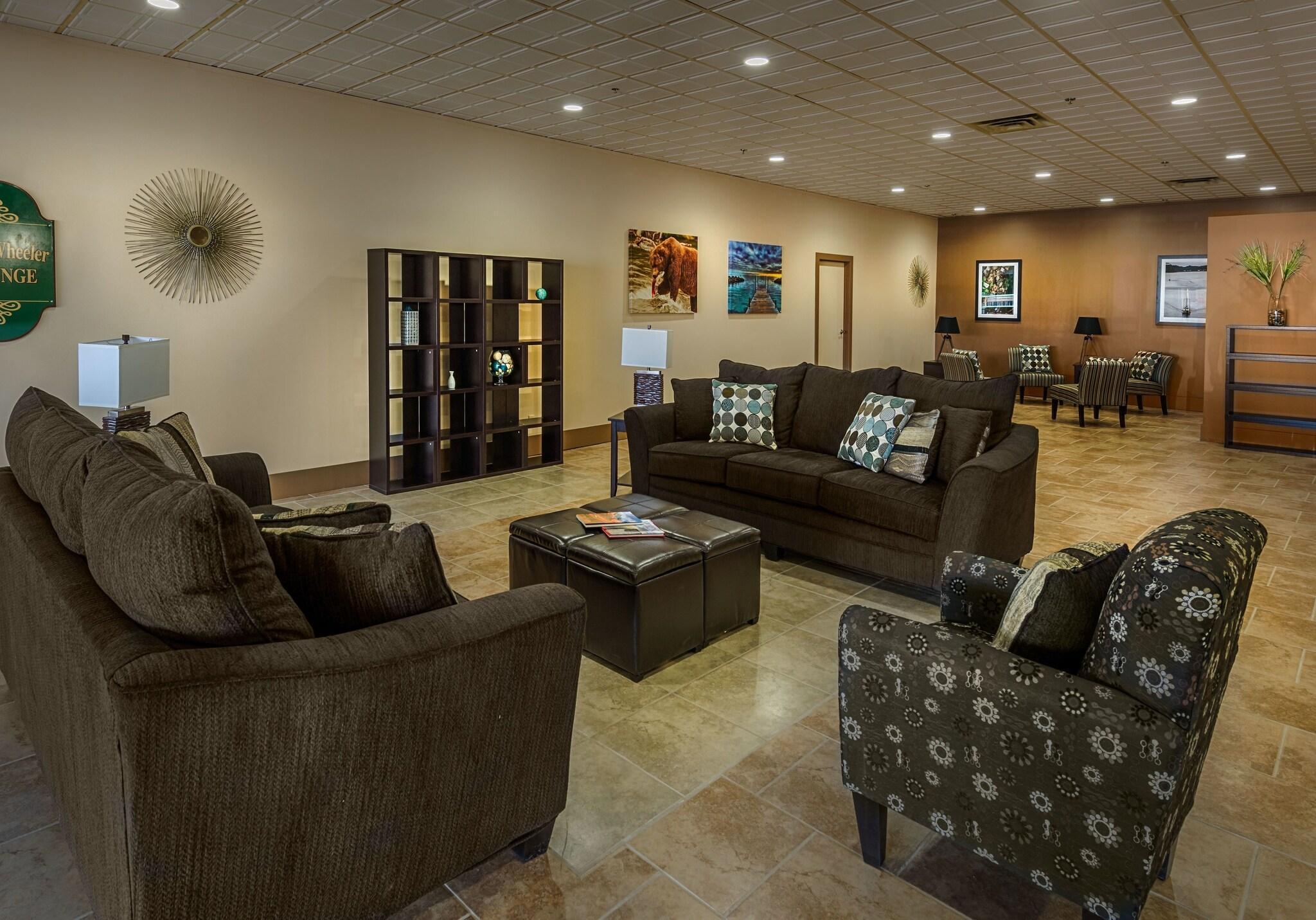Vista Lobby Quality Inn & Suites Whitehorse