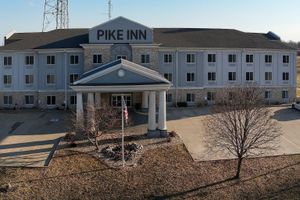 Alojamiento - Pike Inn Le Roy - Bloomington Southeast Area
