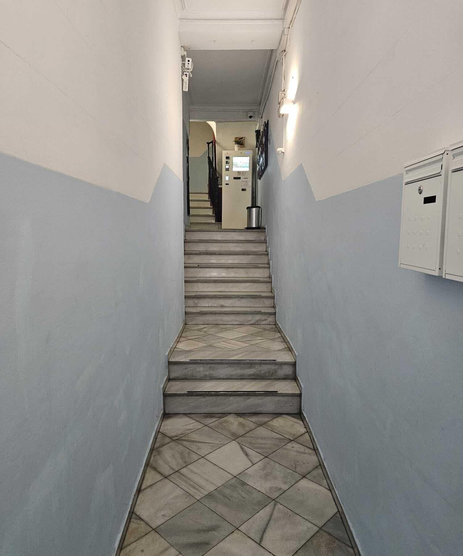 Varios Central and Basic Drassanes