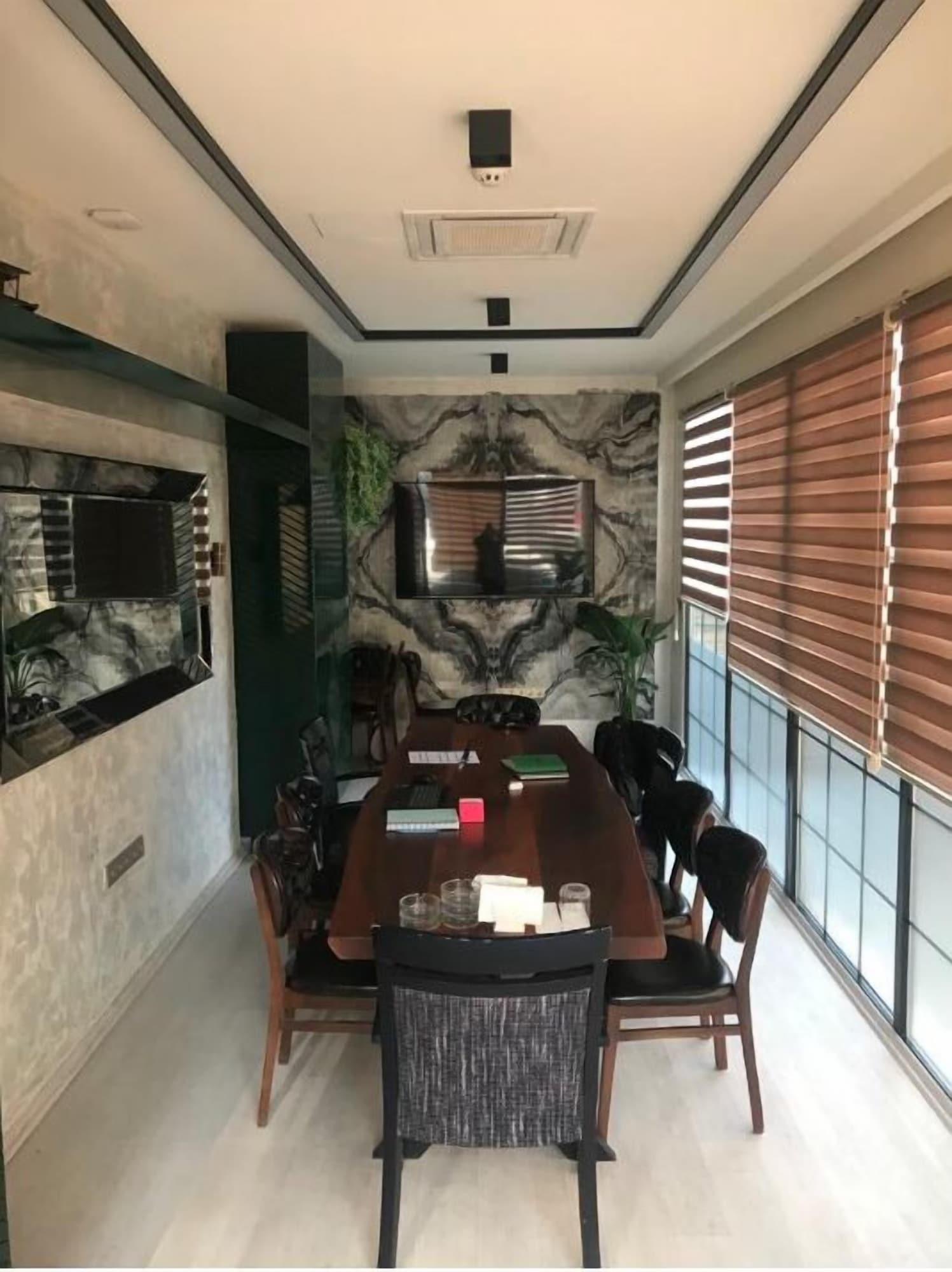 Sala de Reuniones La Flora House Otel