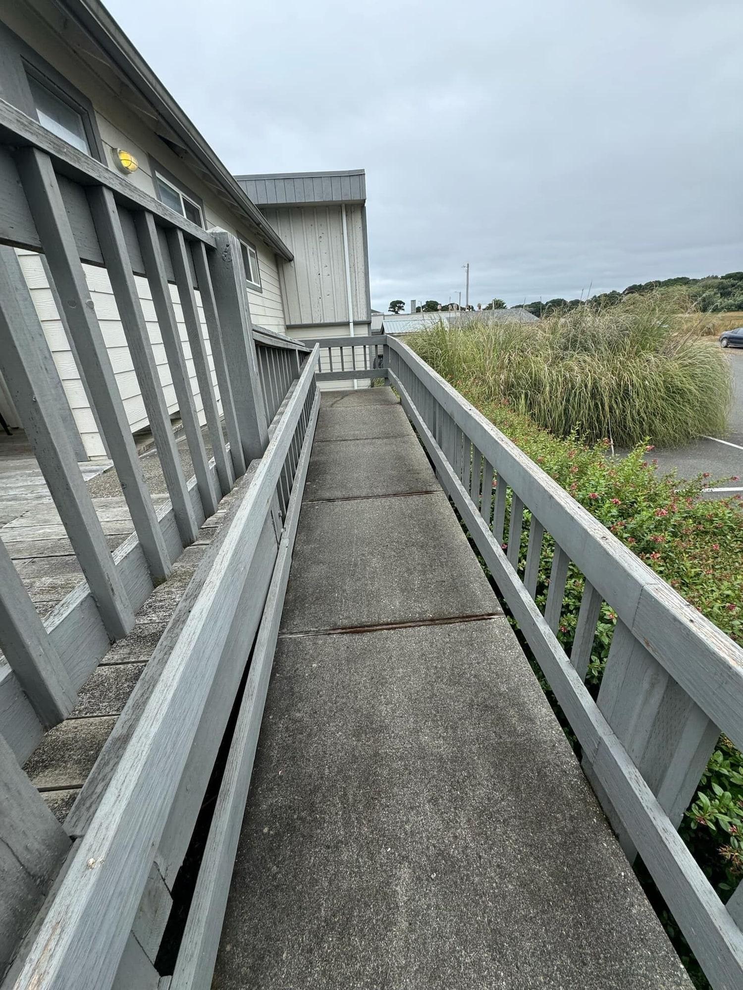 Vista Lobby Sunset Oceanfront Lodging