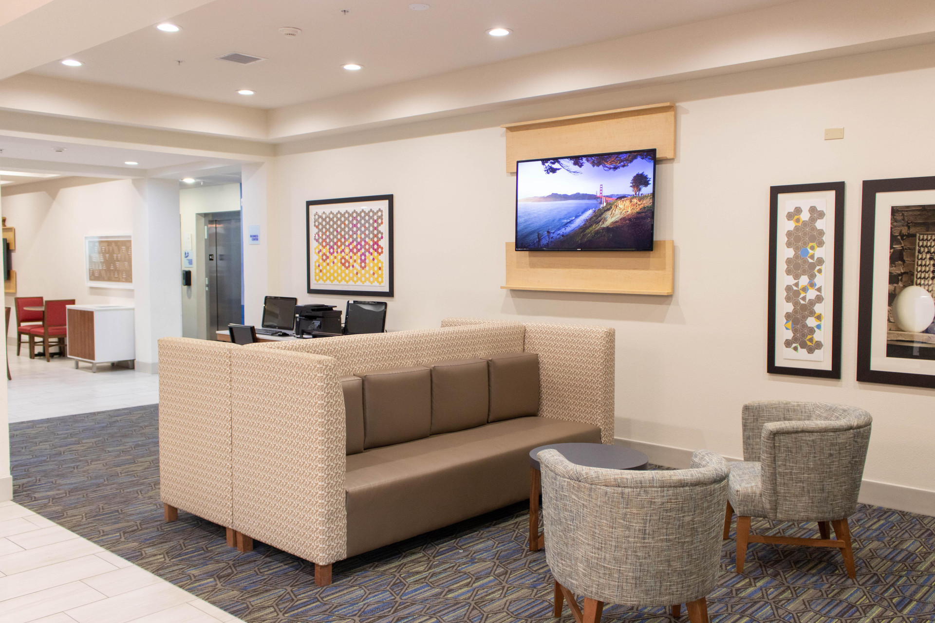 Vista Lobby Holiday Inn Express & Suites Temple - Medical Center Area by IHG