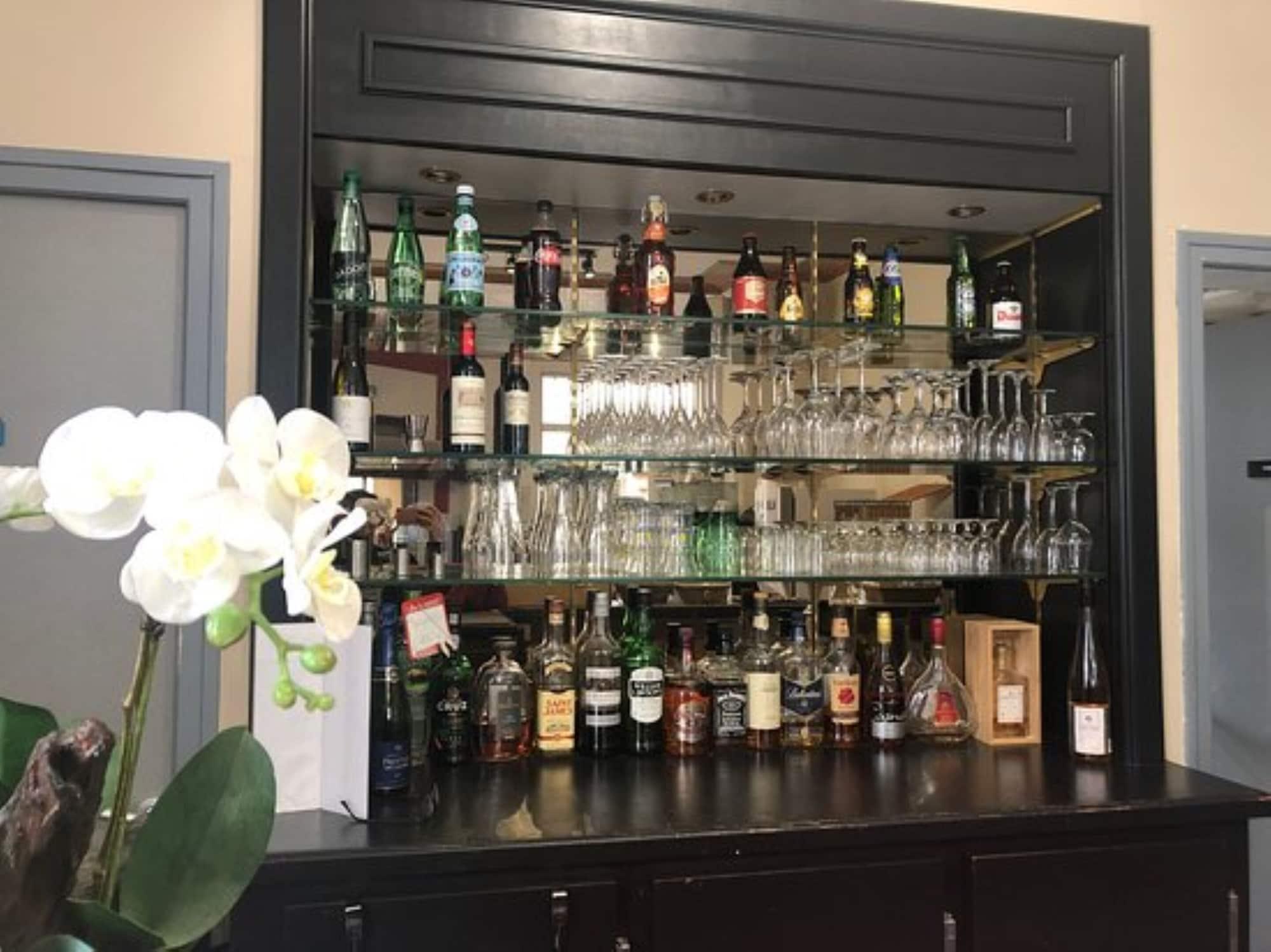 Bar/Salón Brit Hotel Aux Sacres
