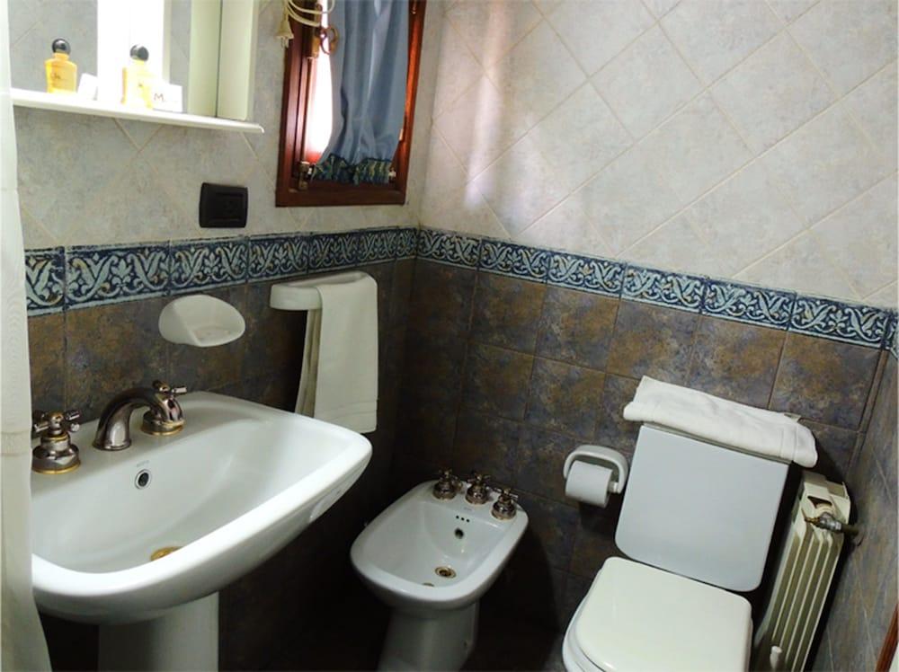 Baño Le Marche Apart Hotel