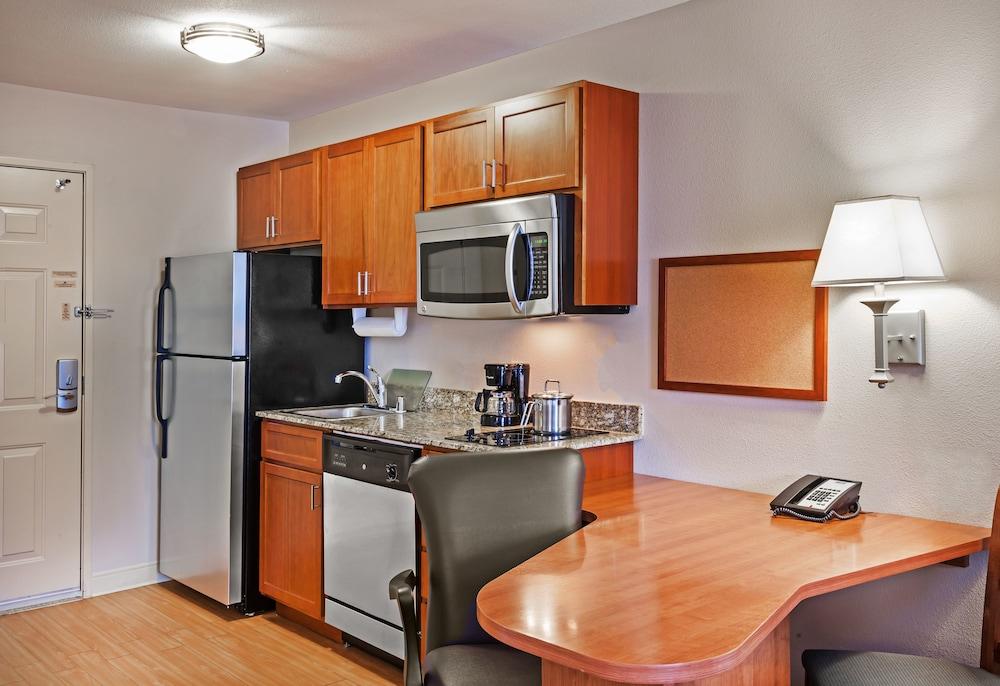 Vista Lobby Candlewood Suites El Paso North by IHG