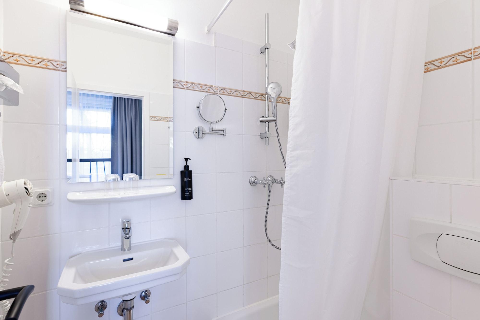 Equipamiento de Habitación Garner Hotel Berlin Messe by IHG