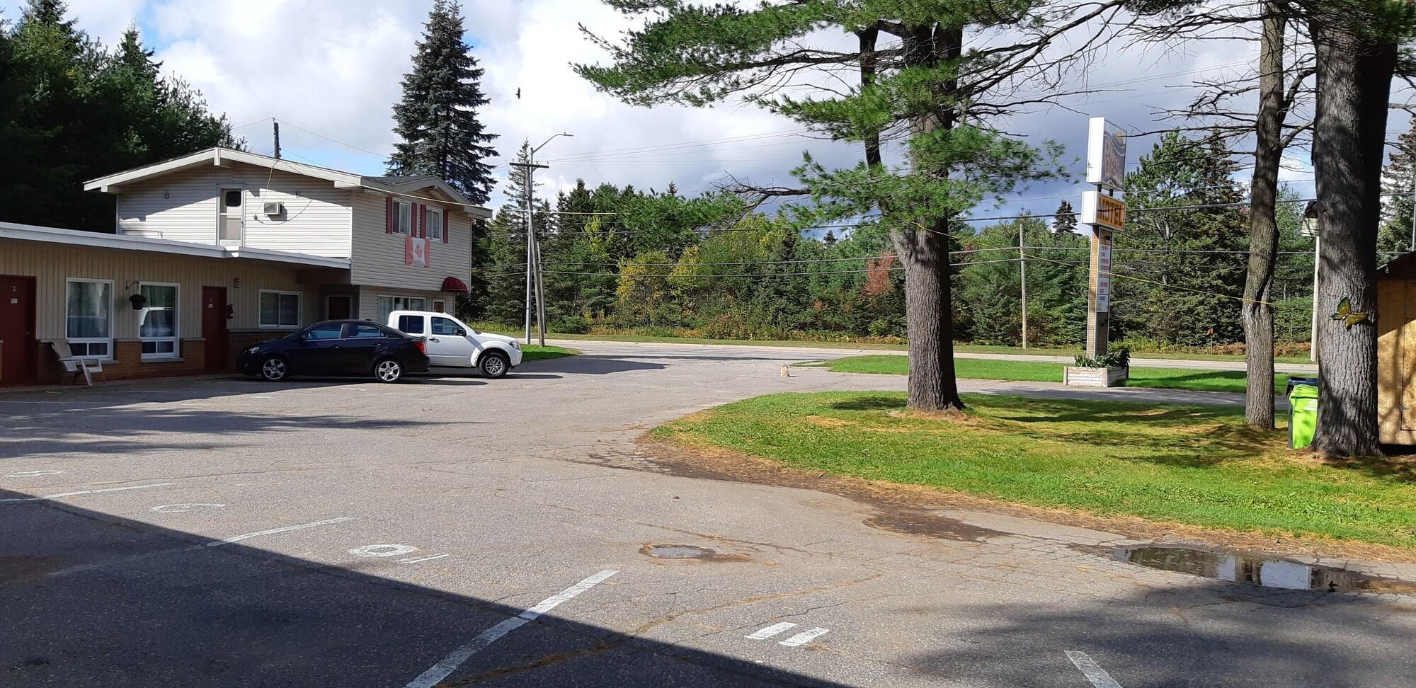 Vista Exterior Pine Grove Motel