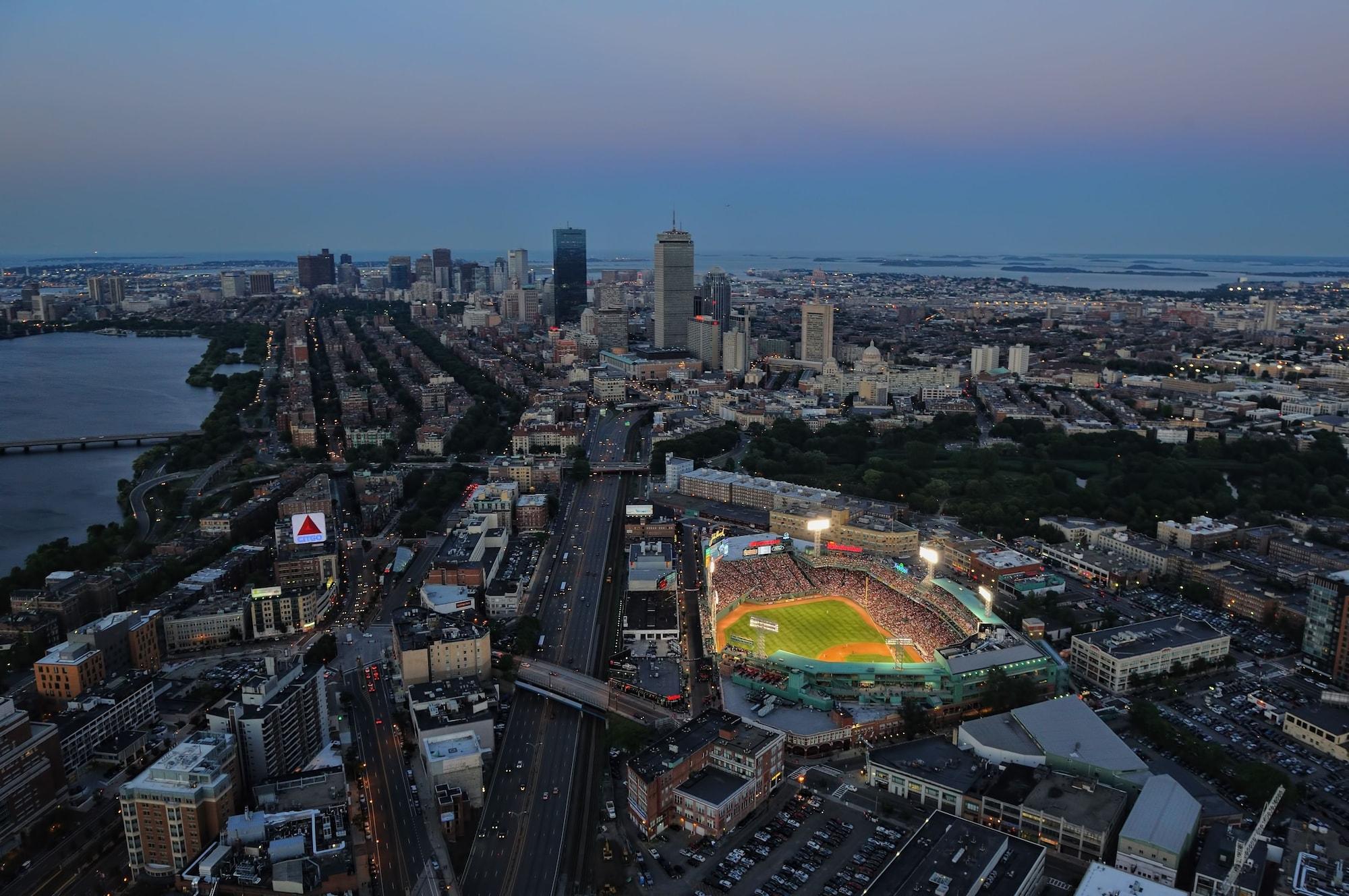 Vista Exterior Hotel Commonwealth