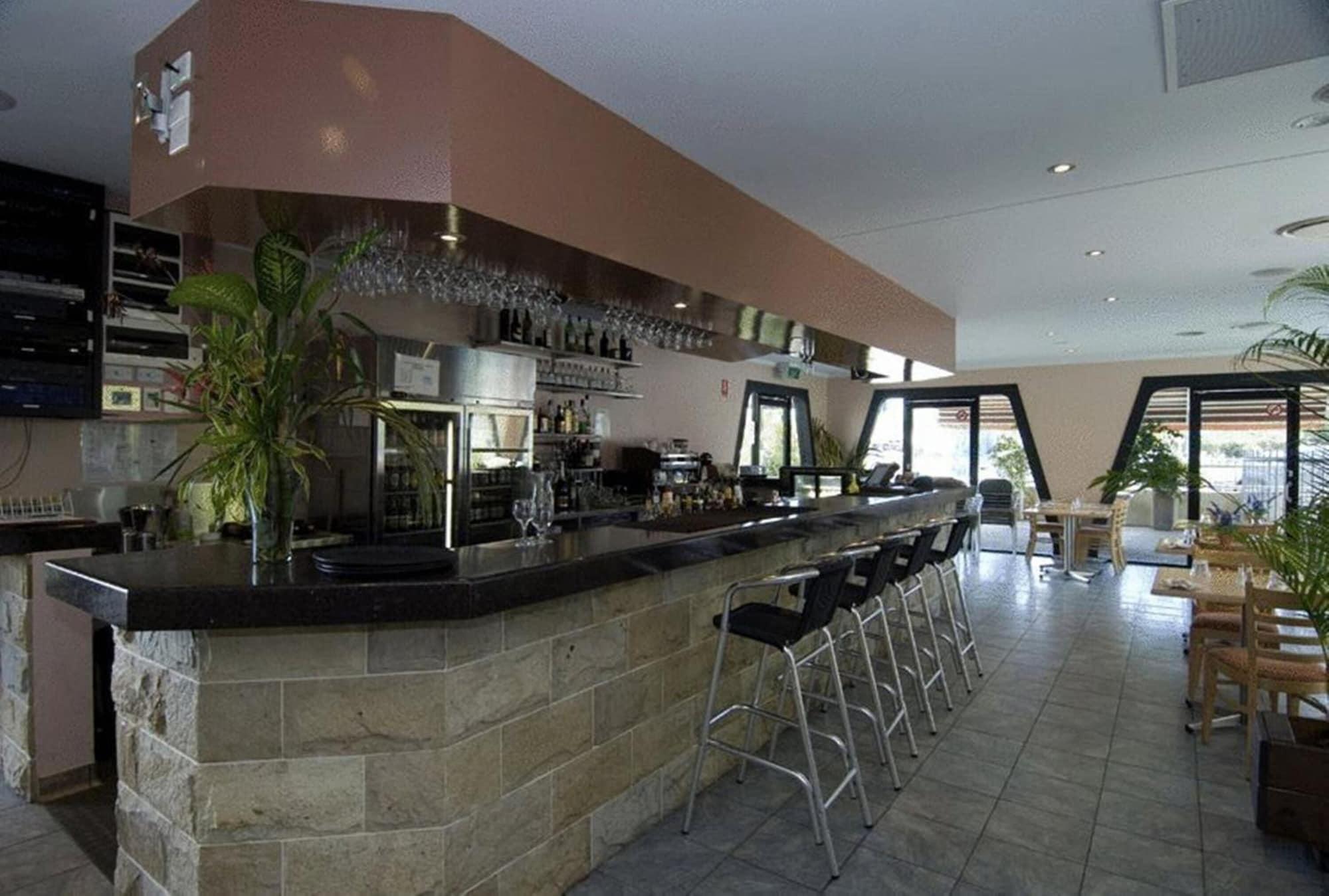 Bar/Salón Aspect Central