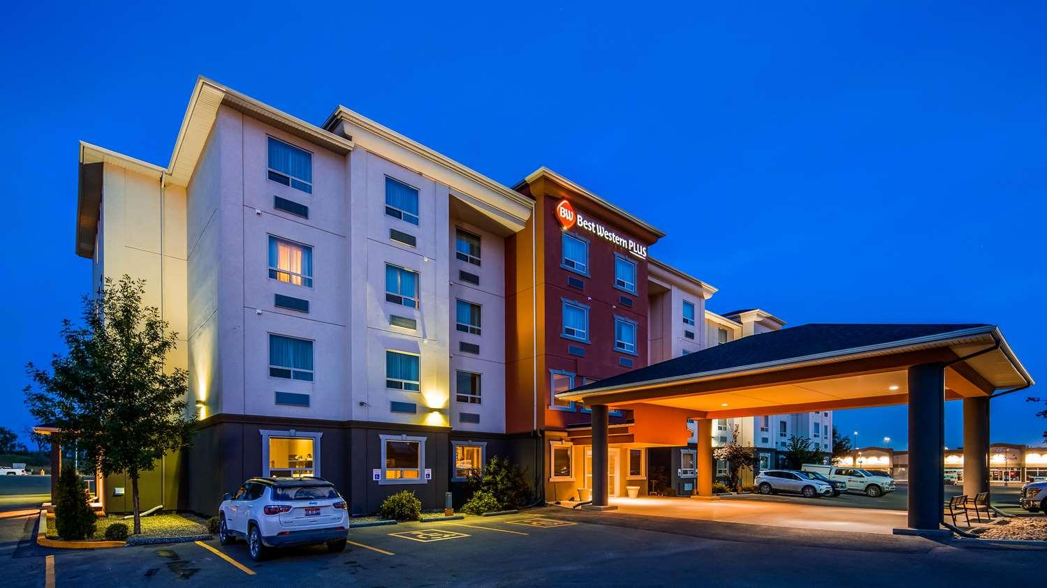 Vista Exterior Best Western Plus Estevan Inn & Suites