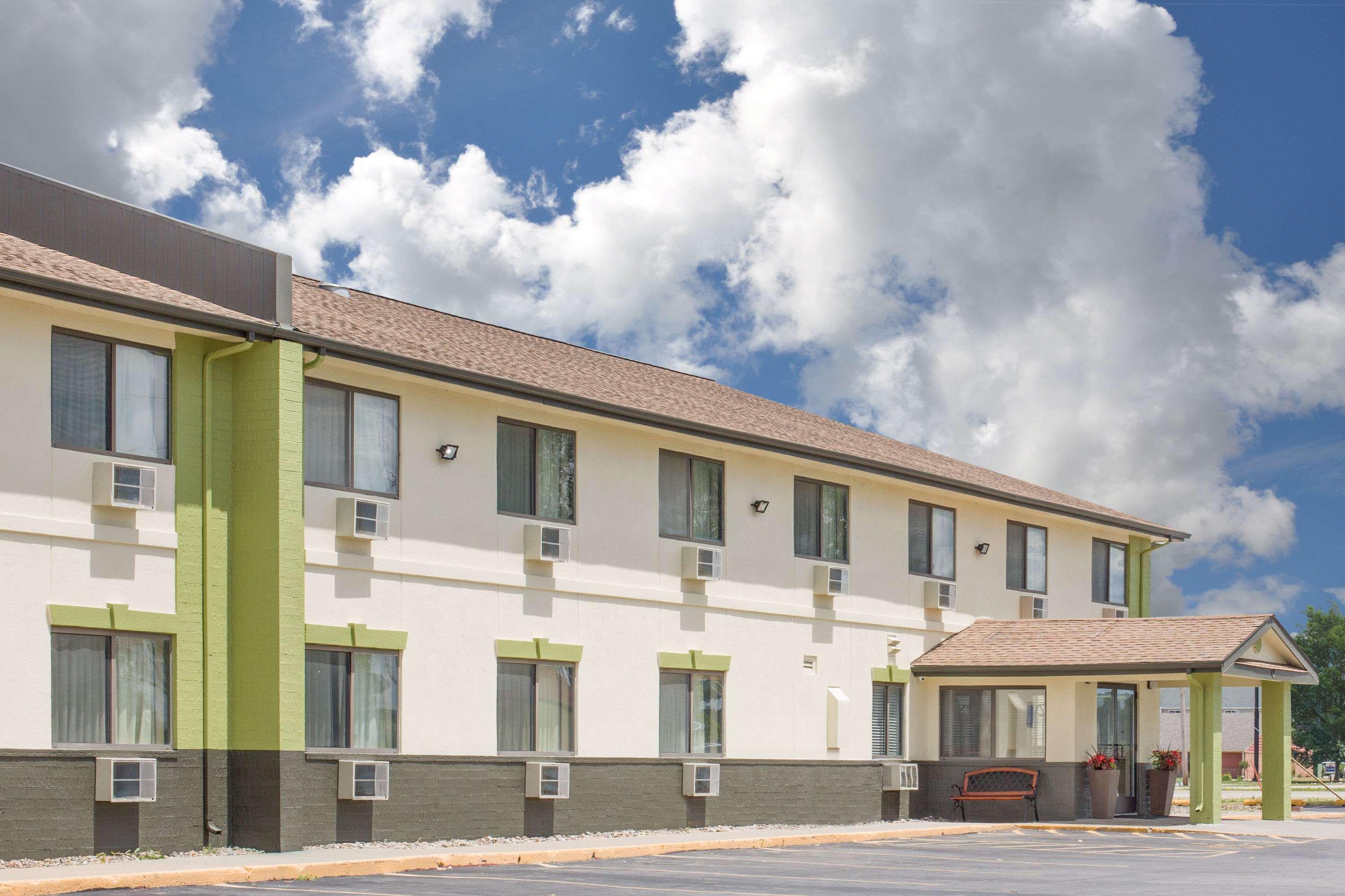 Vista Exterior Baymont by Wyndham Ames
