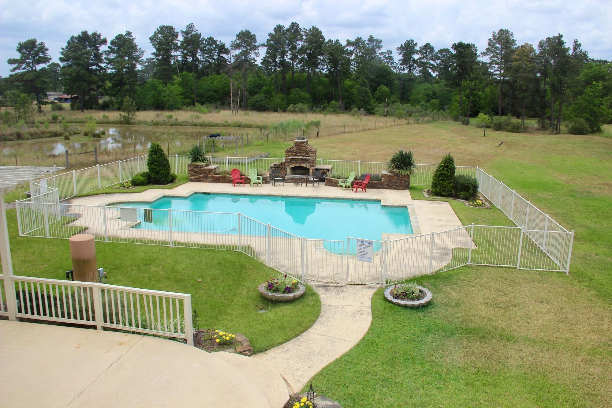Vista Piscina Maple Creek Bed and Breakfast