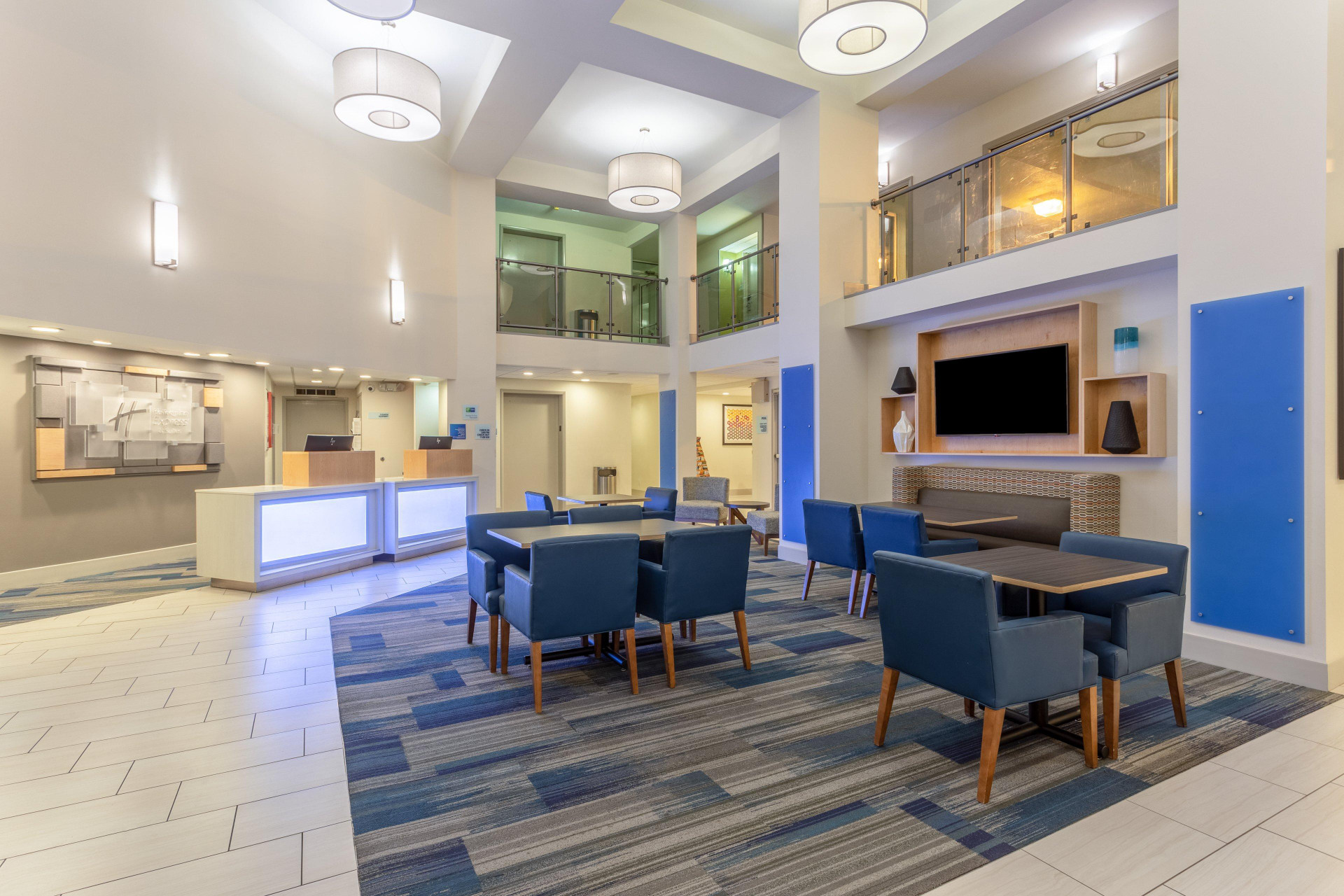 Vista Lobby Holiday Inn Express & Suites Scottsburg by IHG