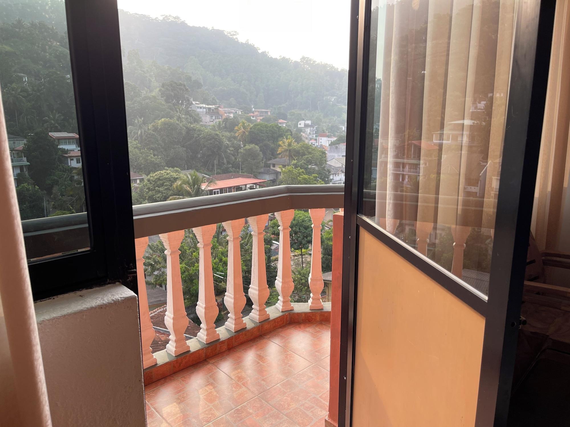 Vista Exterior Majestic Tourist Hotel