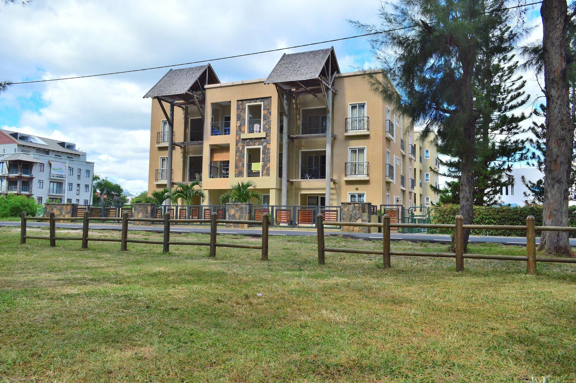 Vista Exterior Paradya Beach Apartments